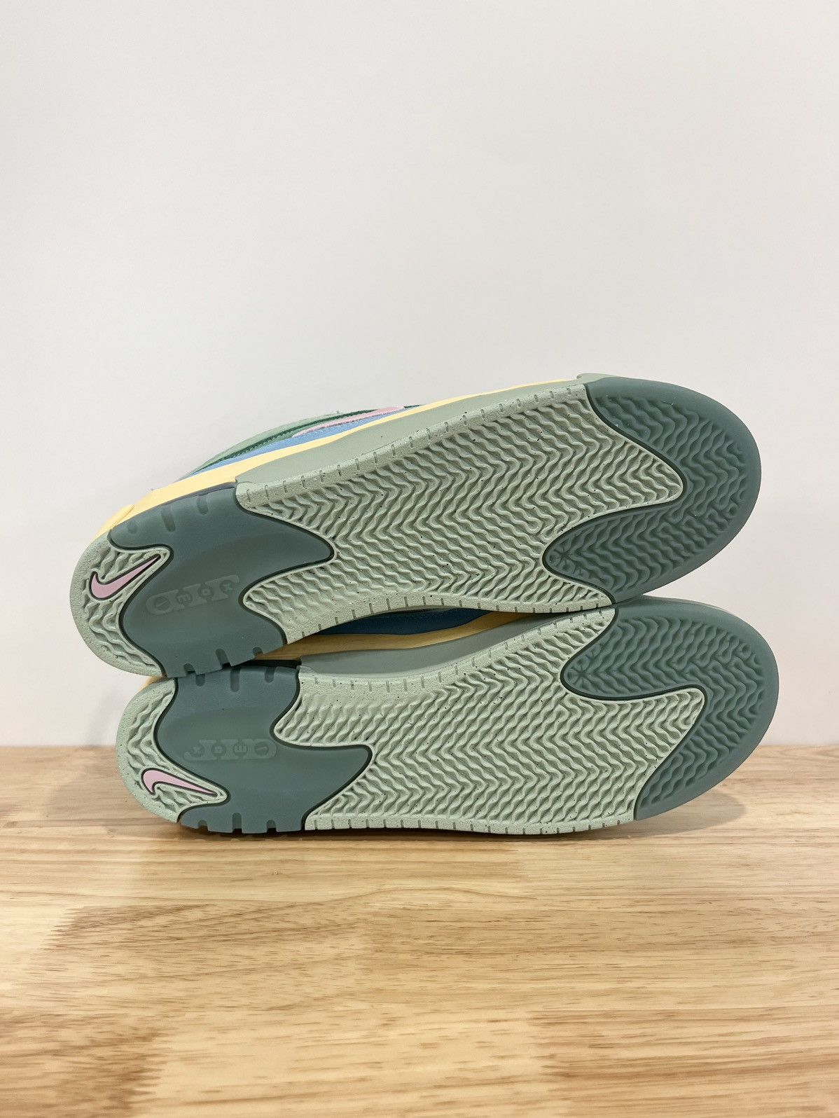 Nike Nike SB x Verdy Air Max Ishod Wair Visty HF4074-400 Size US 10.5 / EU 43-44 - 8 Thumbnail