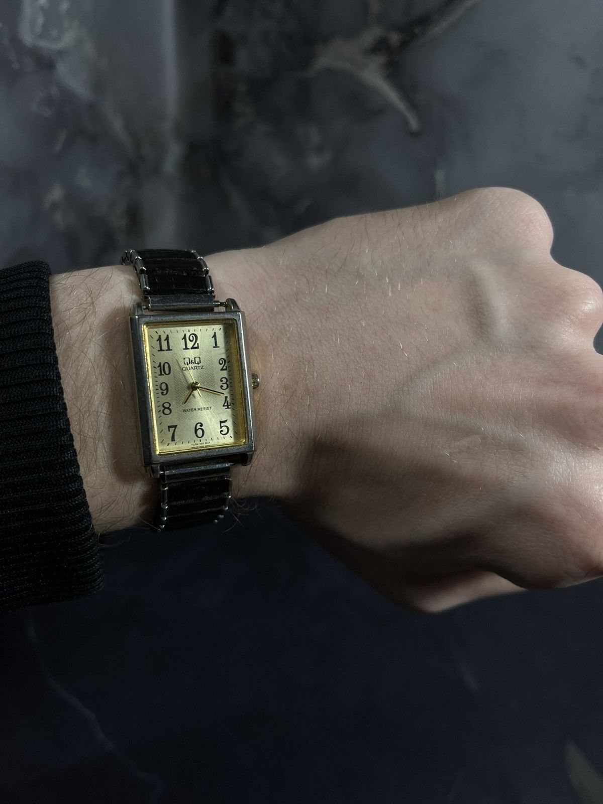 Jewelry × Vintage Vintage Q&Q Gold-Toned Rectangular Watch | Japanese Brand Size ONE SIZE - 2 Thumbnail