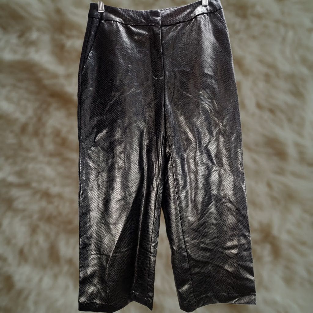 Vintage VINTAGE Women's Ichi Wide Leg Black Faux Leather Pants Side Pockets Casual Sz 36 Mens Womens Boys Girls Size 28" / US 6 / IT 42 - 1 Thumbnail
