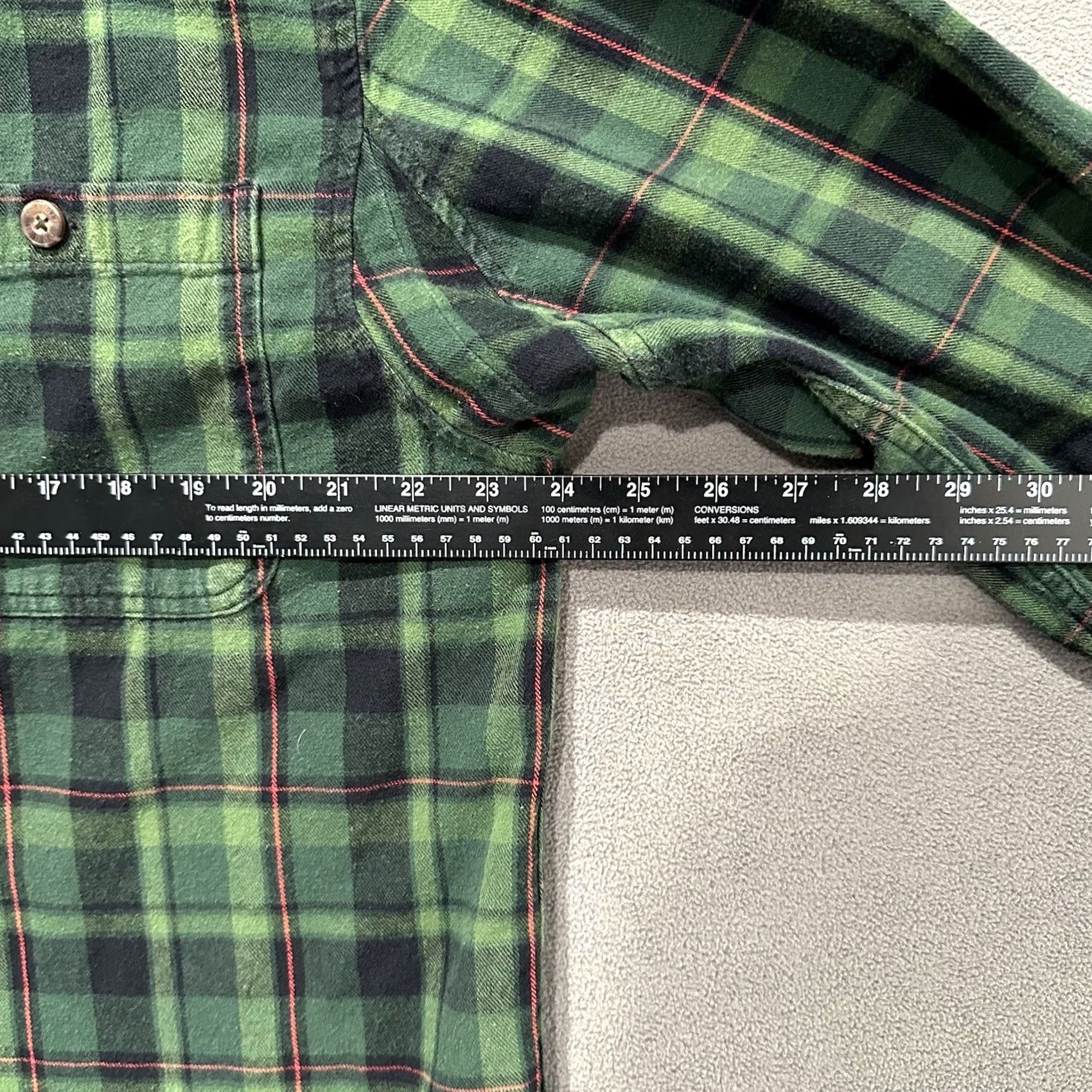 Vintage Duluth Shirt Men Large Green Plaid Free Swingin’ Flannel Relaxed Fit EUC Size US L / EU 52-54 / 3 - 6 Thumbnail