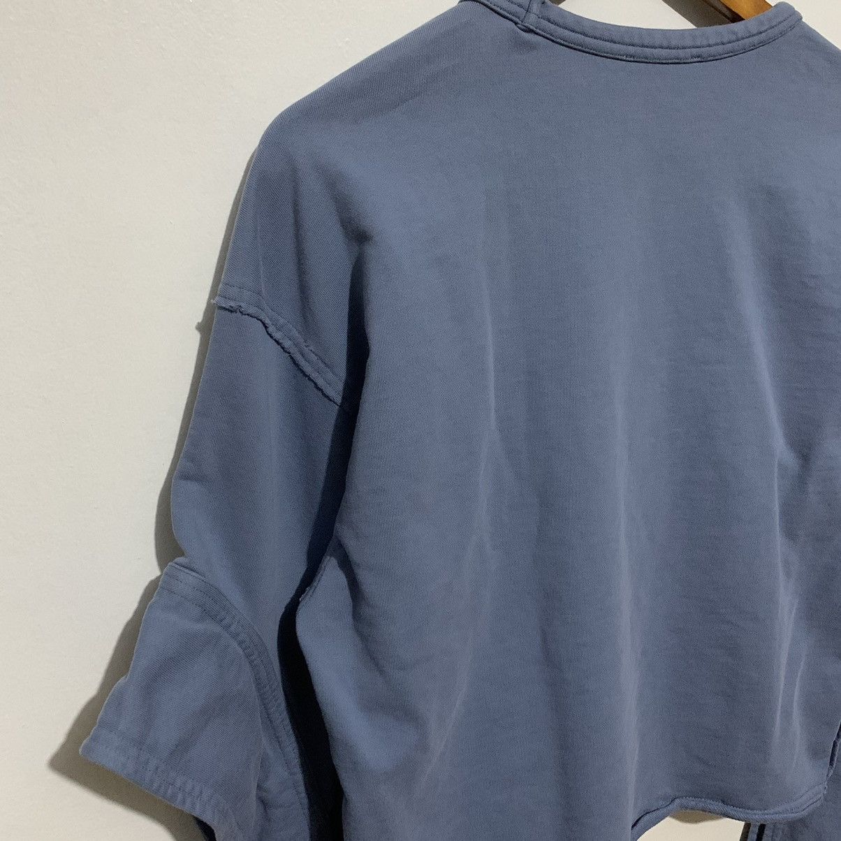 JW Anderson JW Anderson Logo Deconstructed Sleeve Cropped Sweatshirt Size M / US 6-8 / IT 42-44 - 9 Thumbnail