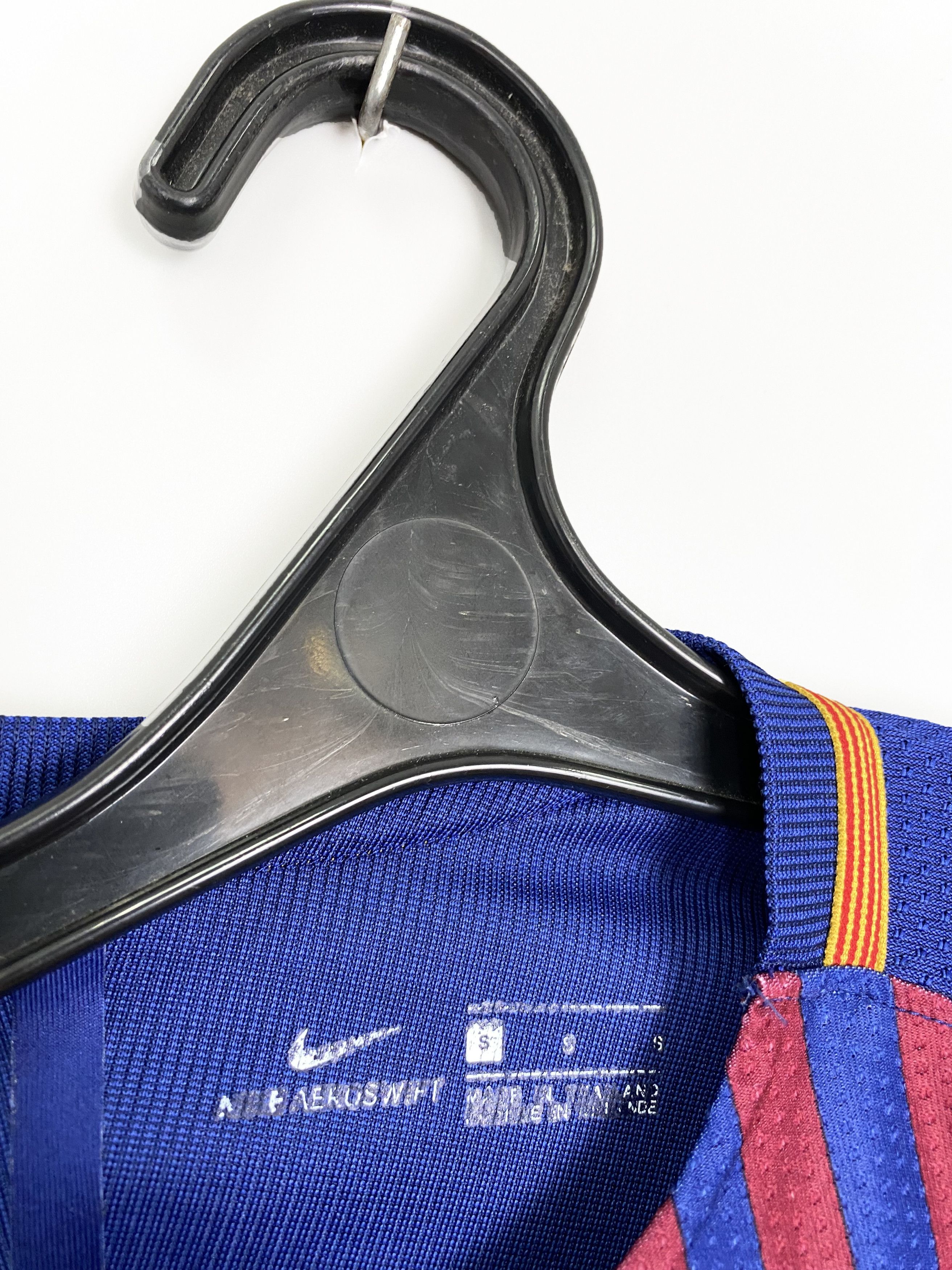 Other BARCELONA 2017/18 NIKE HOME FOOTBALL SOCCER JERSEY KIT Size US S / EU 44-46 / 1 - 7 Thumbnail
