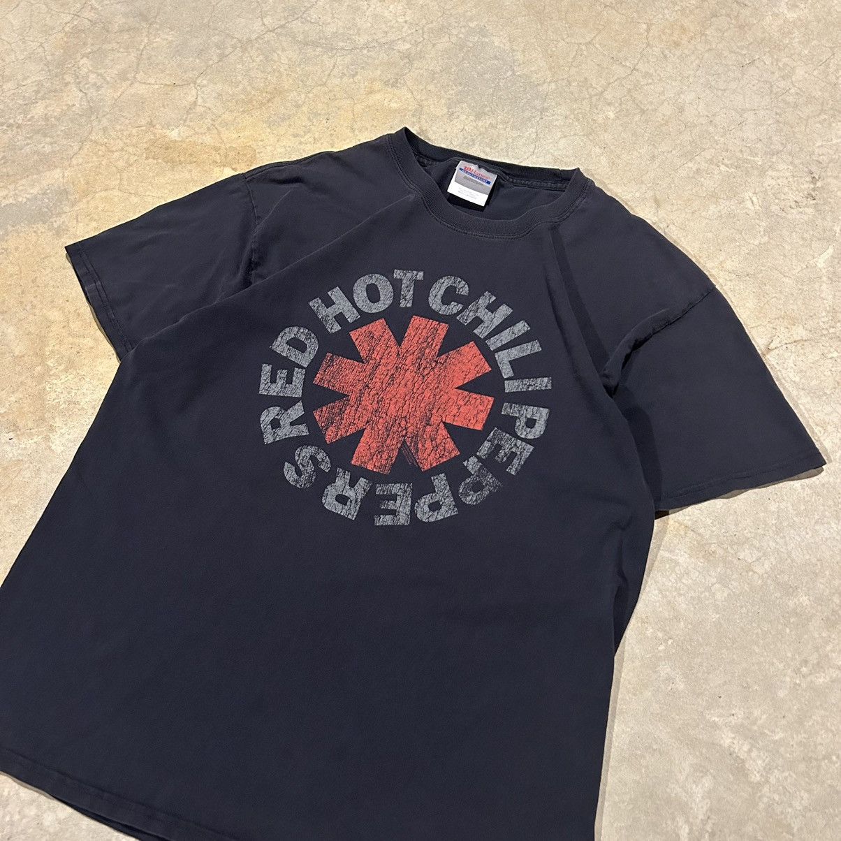 Band Tees × Vintage Essential Vintage Y2K Red Hot Chili Peppers Faded Band Tee Size US L / EU 52-54 / 3 - 2 Thumbnail