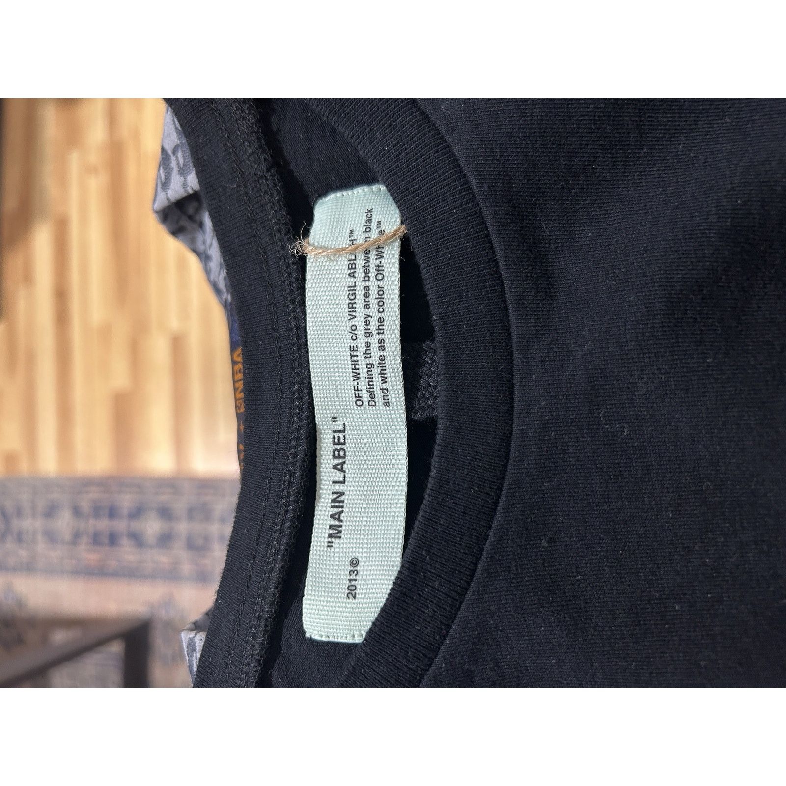 Off-White OFF-WHITE BUSINESS CASUAL ARROW TEE PREOWNED SIZE LARGE Size US L / EU 52-54 / 3 - 2 Thumbnail
