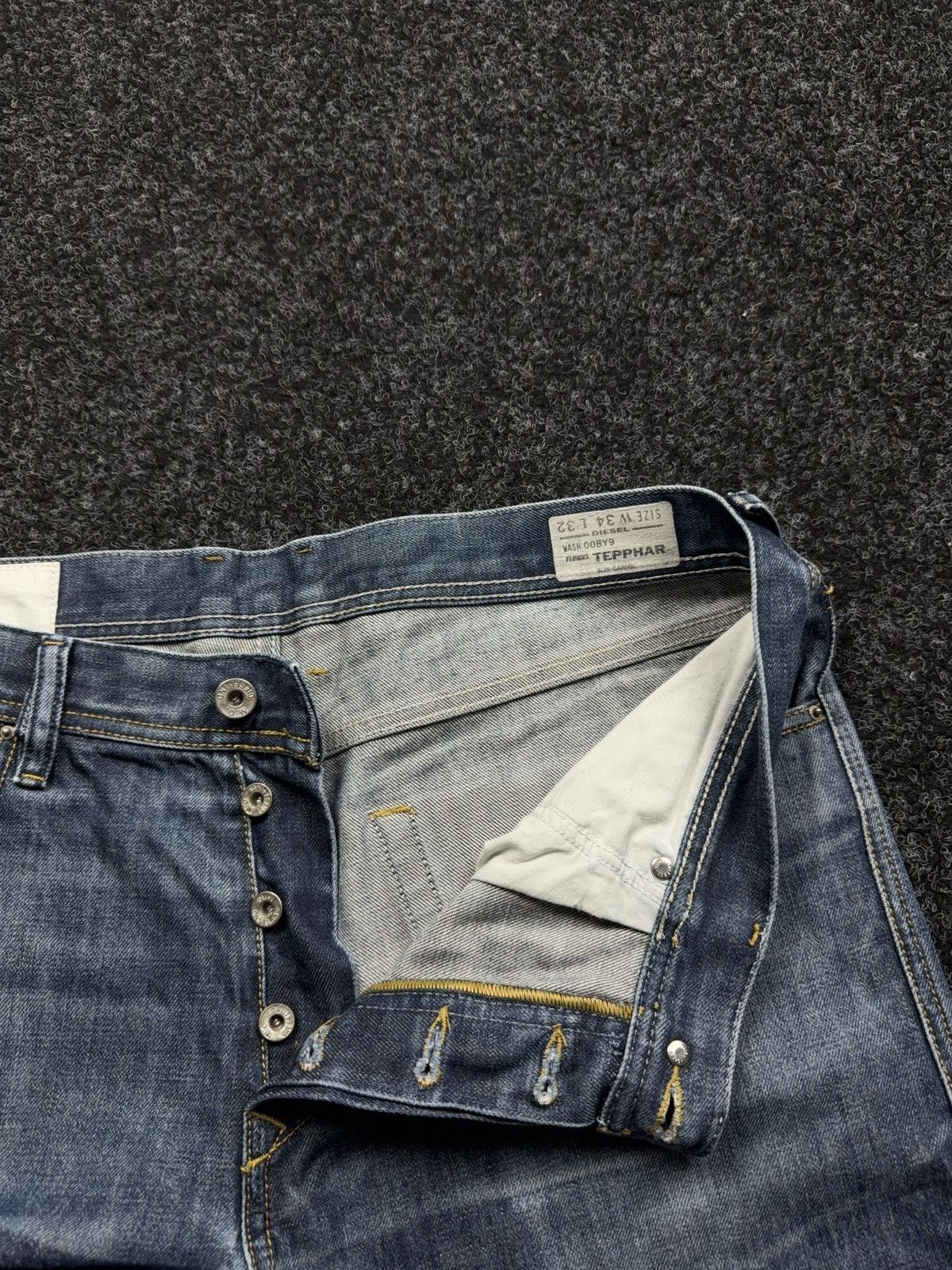 Diesel 00s Diesel Distressed Tepphar Slim Carrot Light Wash Jeans Size US 34 / EU 50 - 10 Thumbnail
