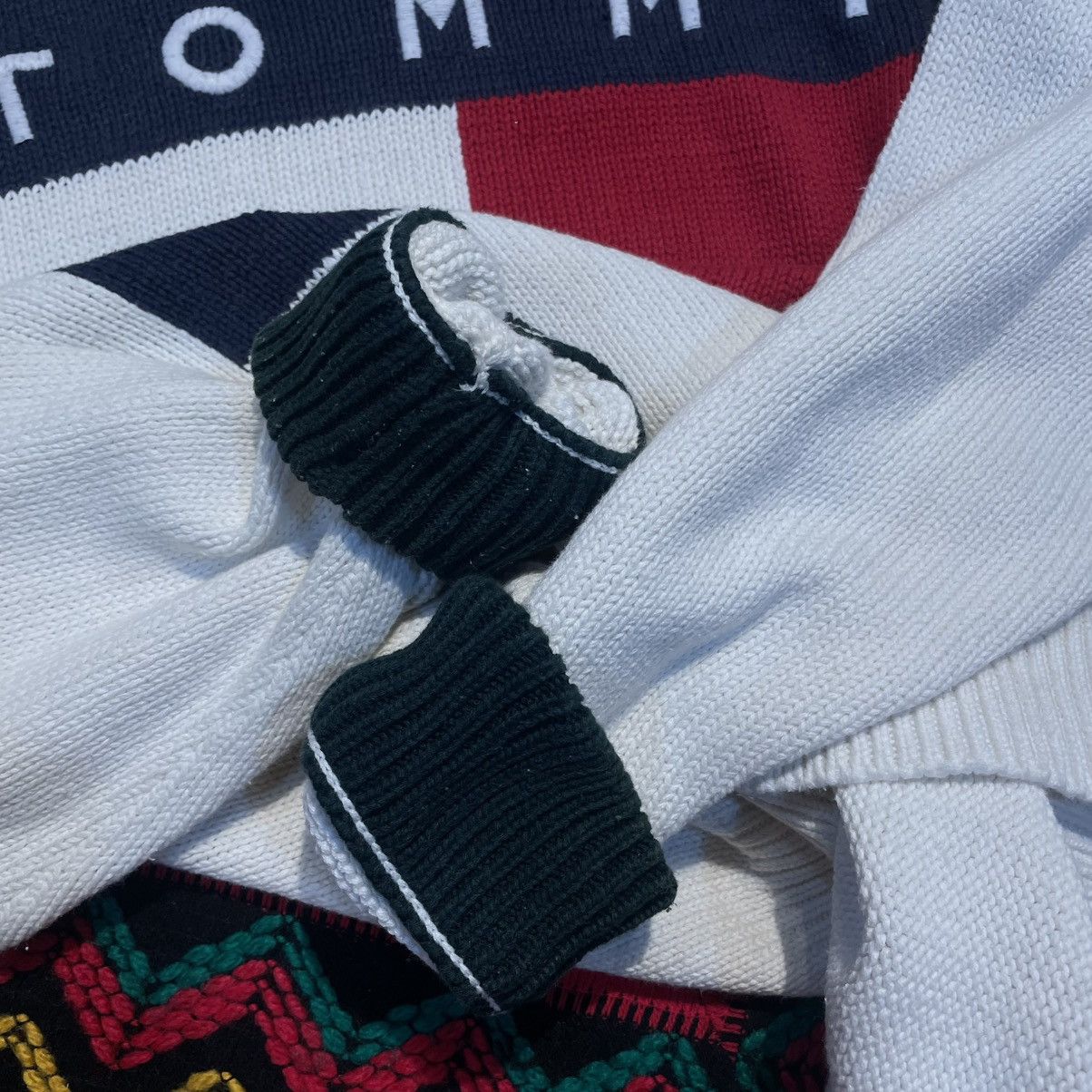 Tommy Hilfiger Vintage Knitwear Embroidery Tommy Hilfiger Size US L / EU 52-54 / 3 - 4 Thumbnail