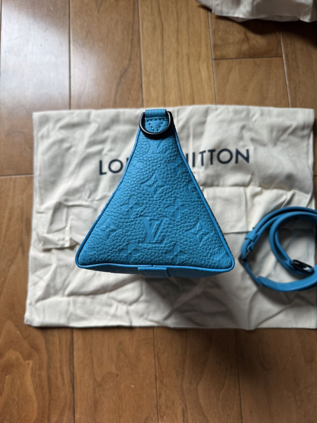 Louis Vuitton Like new Triangle Messenger (Spring 2020) Size ONE SIZE - 6 Thumbnail