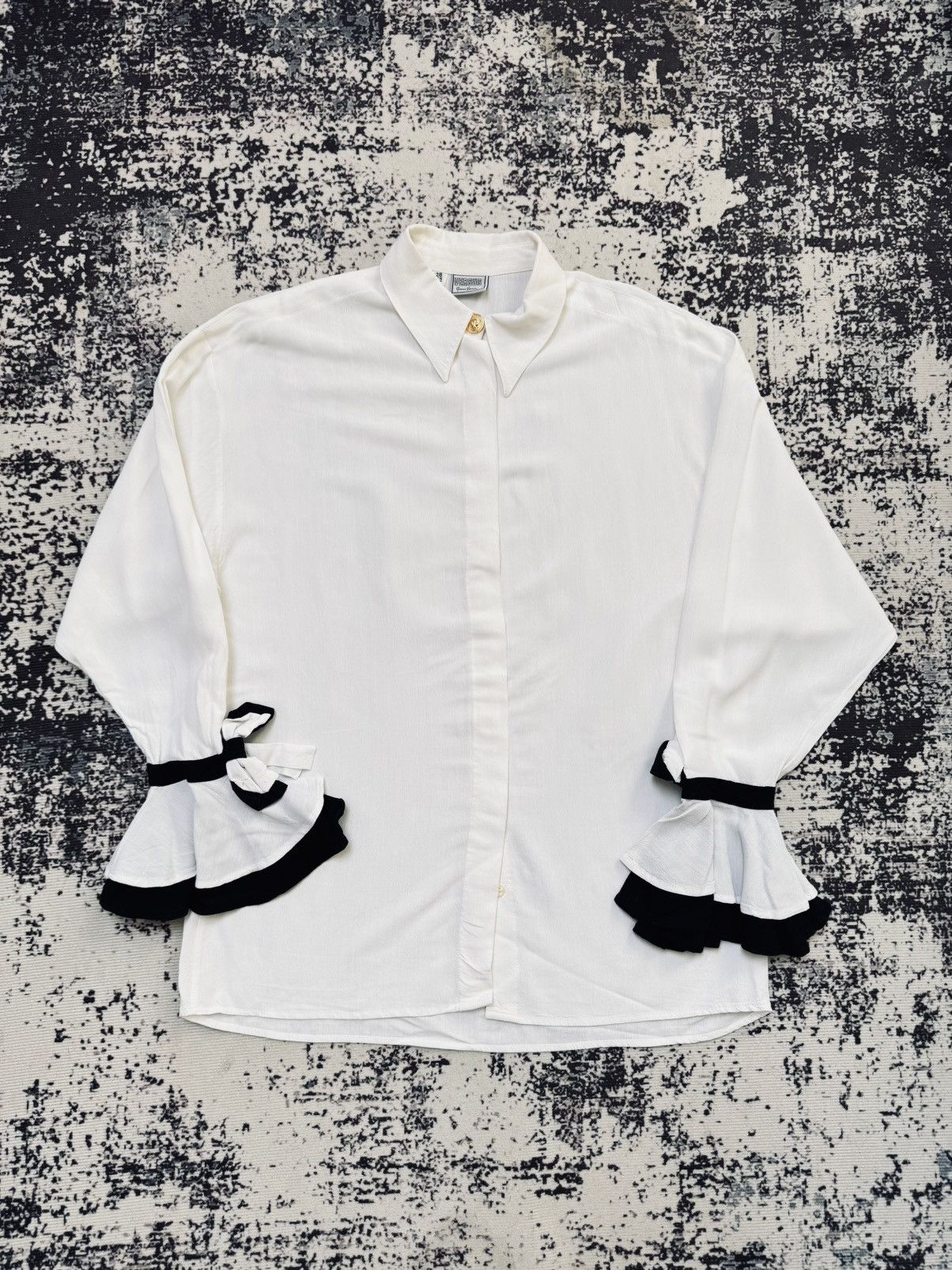 Versace × Vintage Rare Versace Gold button 80-90s shirt silk L white womens Size US L / EU 52-54 / 3 - 1 Thumbnail