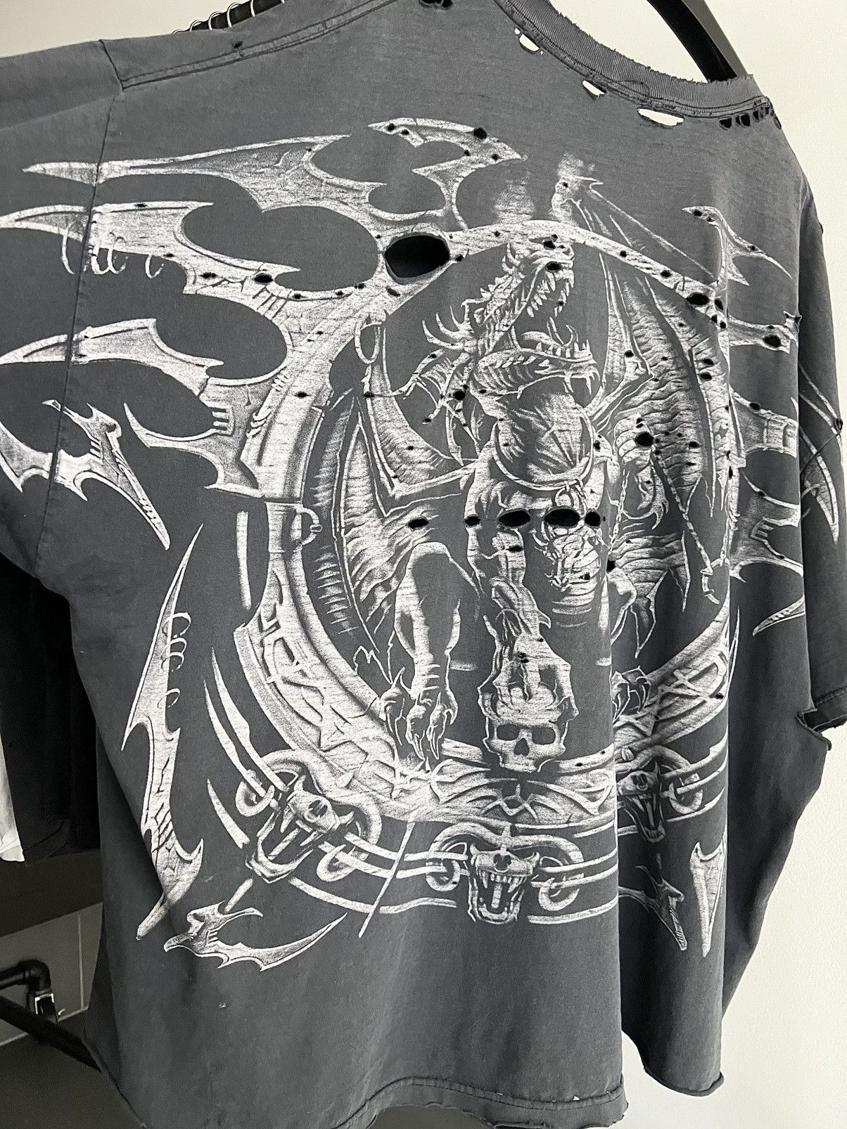 Vintage Vintage Perfectly Thrashed 90s Oversized Dragon Tee Size US XL / EU 56 / 4 - 4 Thumbnail
