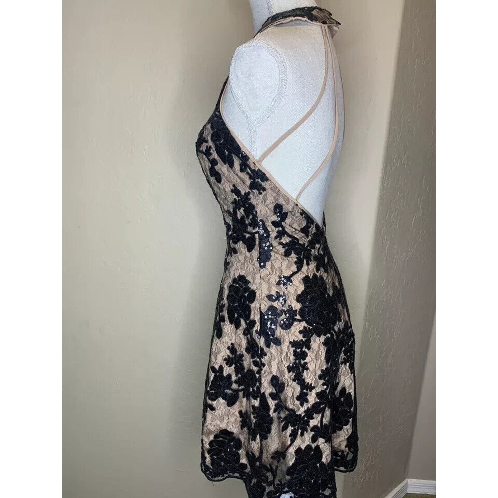 Dress the Population Dress the Population Abbie Black Sequin Lace Mini Dress L Size L / US 10 / IT 46 - 8 Thumbnail