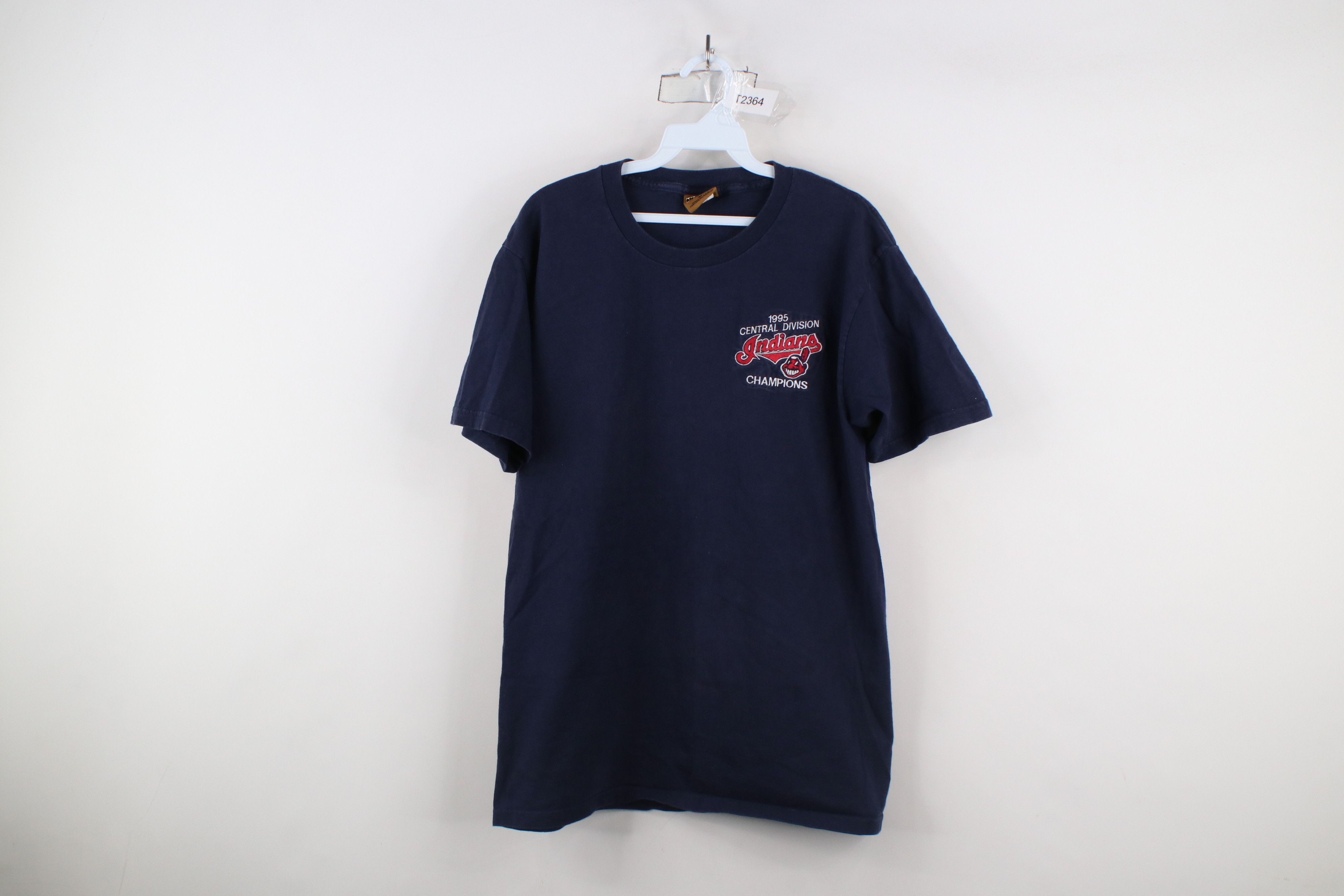 Vintage Vintage 90s Champs Chief Wahoo Cleveland Indians T-Shirt USA Size US M / EU 48-50 / 2 - 1 Thumbnail