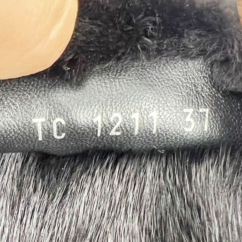 Louis Vuitton Louis Vuitton Black and White Pool Pillow Slippers Size US 8 / IT 38 - 5 Thumbnail