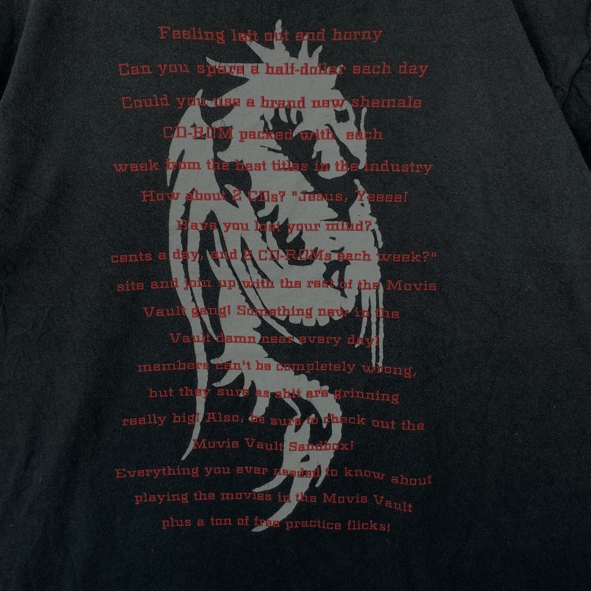 Vintage DEATH TRAP DRAGON Game Vault Gang Movie Tee Shirt Top Size S / US 4 / IT 40 - 3 Thumbnail