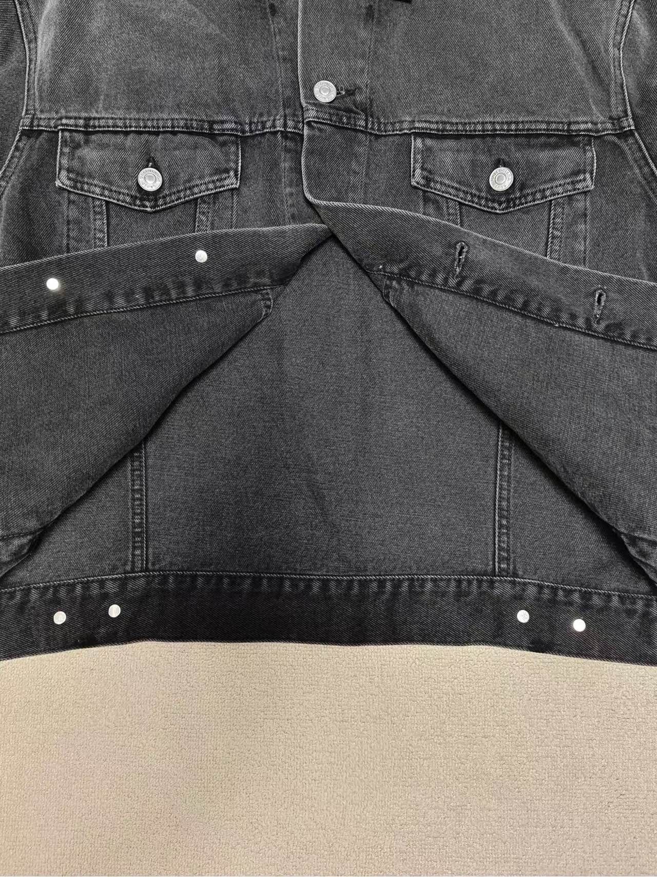 Balenciaga Balenciaga rhinestone logo washed old denim jacket size 34 Size US S / EU 44-46 / 1 - 3 Thumbnail