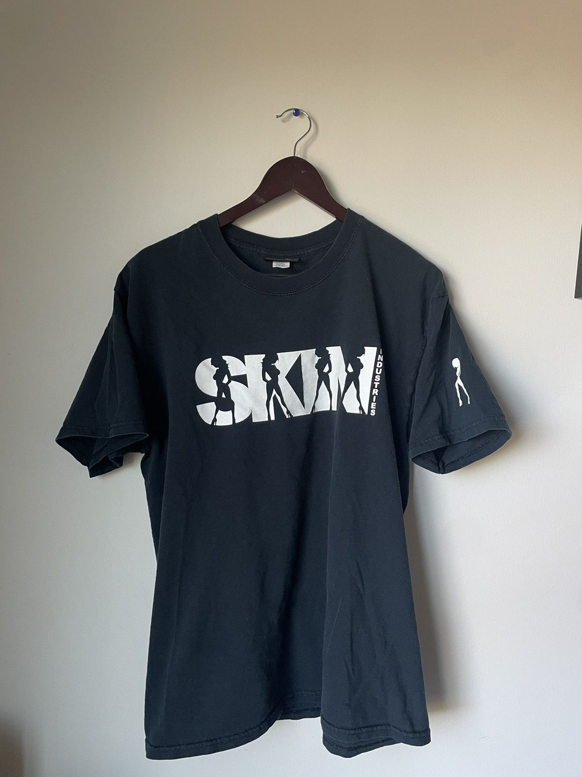 Vintage Vintage y2k skin industries tee Size US L / EU 52-54 / 3 - 1 Thumbnail
