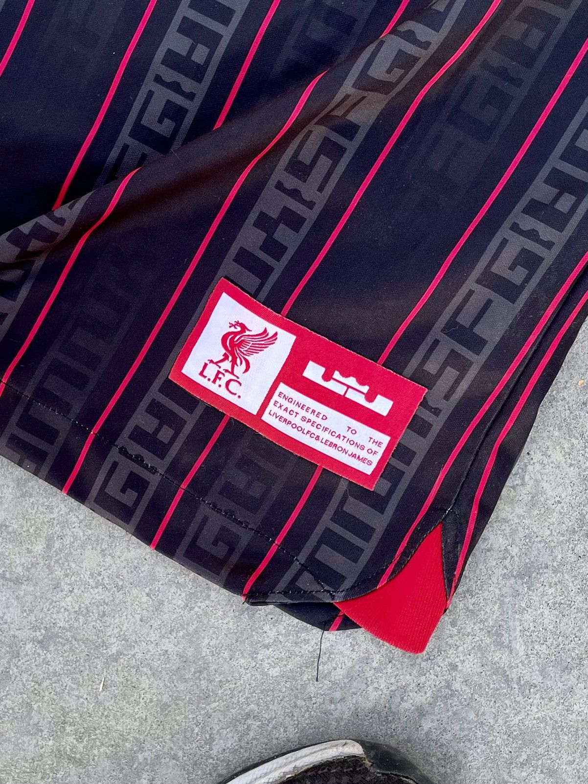Vintage Nike LeBron X Liverpool Soccer Jersey bootleg Y2K 2023 Size US L / EU 52-54 / 3 - 3 Thumbnail