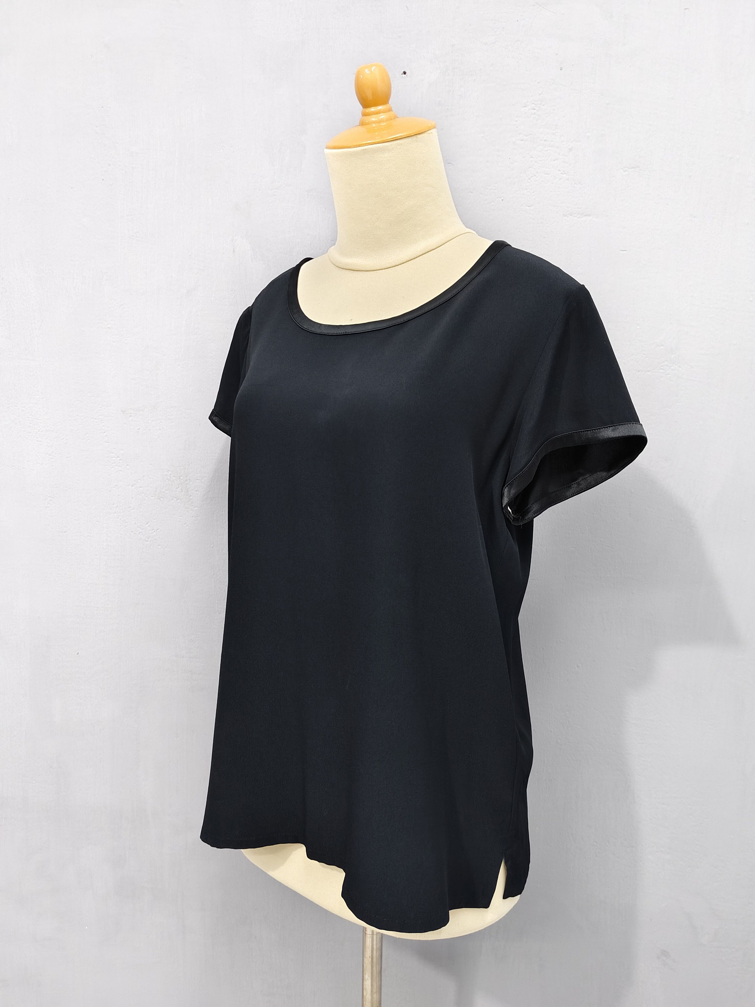 Yves Saint Laurent 2000s YSL- Clean Cut Minimalist Satin Trim Blouse Top Size M / US 6-8 / IT 42-44 - 4 Thumbnail