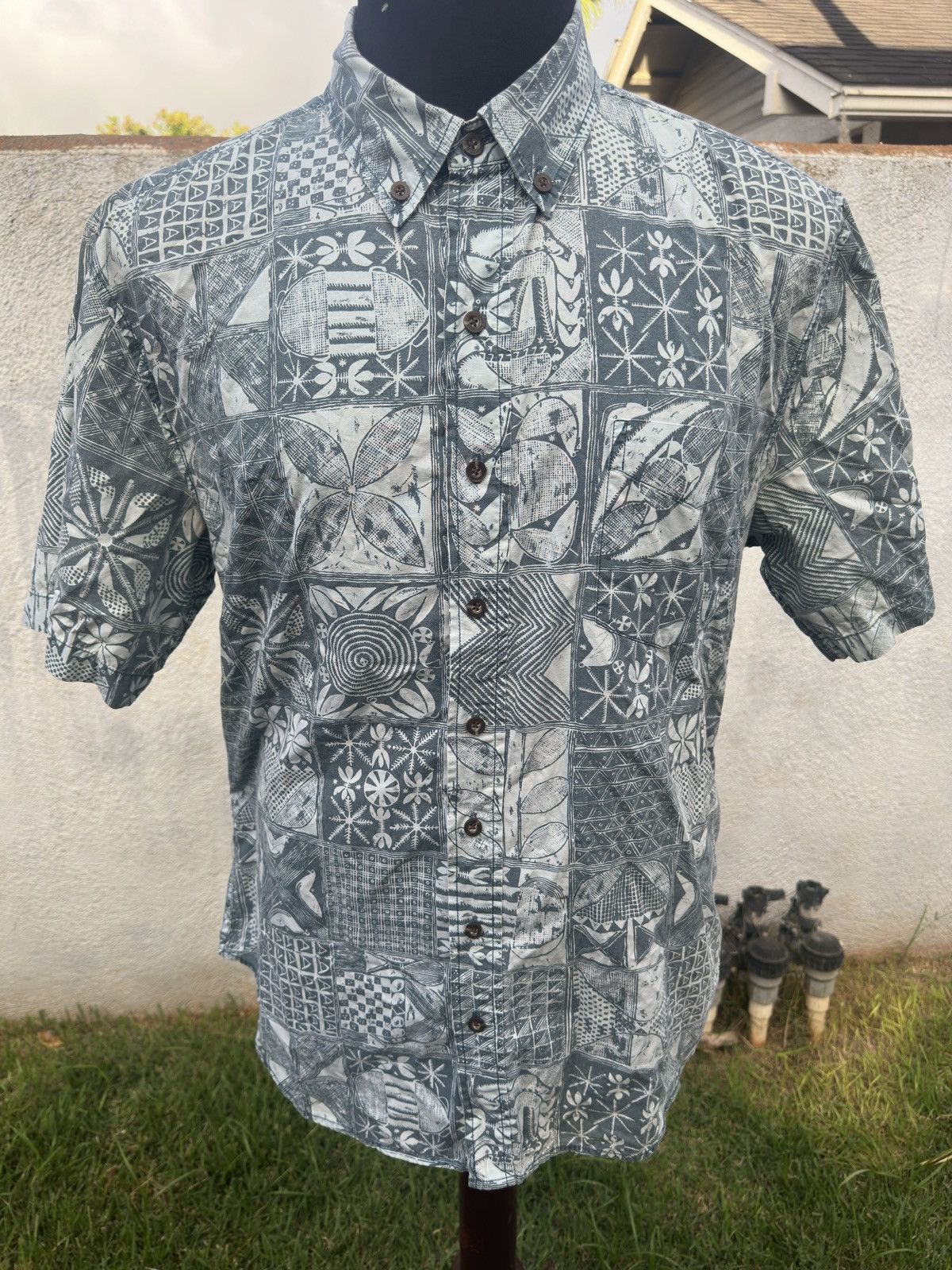 Reyn Spooner PreOwned Reyn Spooner Hawaiian Print Gray Men's Large Size US L / EU 52-54 / 3 - 1 Thumbnail