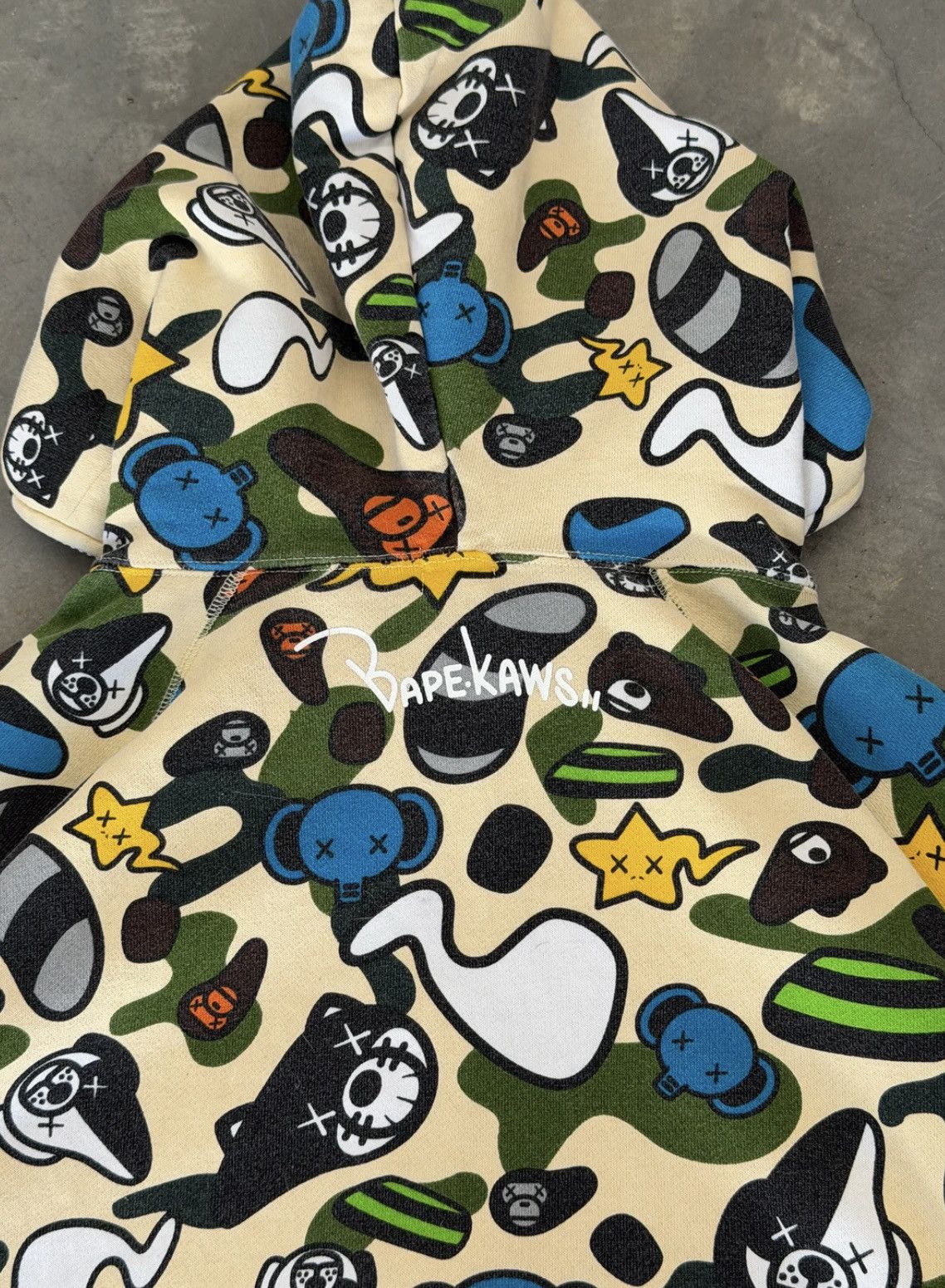 Bape × Kaws baby milo bape x kaws animal kingdom full zip hoodie Size US M / EU 48-50 / 2 - 8 Thumbnail