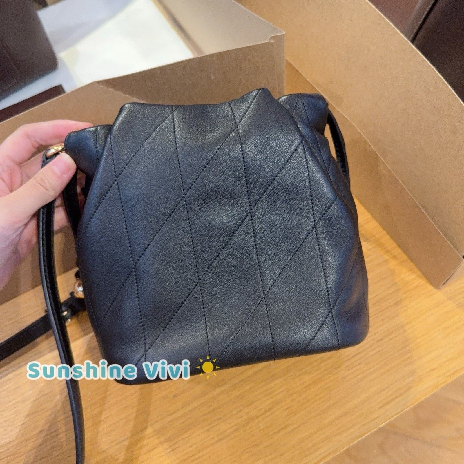 Coach NWT Coach Faye Mini Drawstring Bag CDB69 Gold /Black leather Size ONE SIZE - 5 Thumbnail