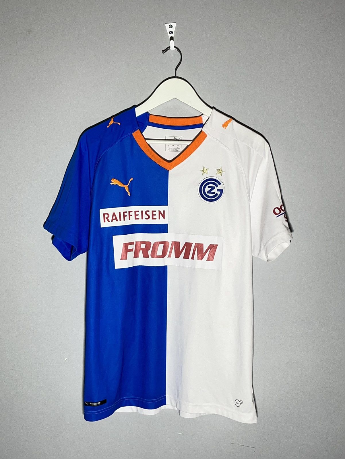 Puma Grasshopper Club Zurich Puma 2018-19 Home Football Shirt Size US L / EU 52-54 / 3 - 1 Thumbnail