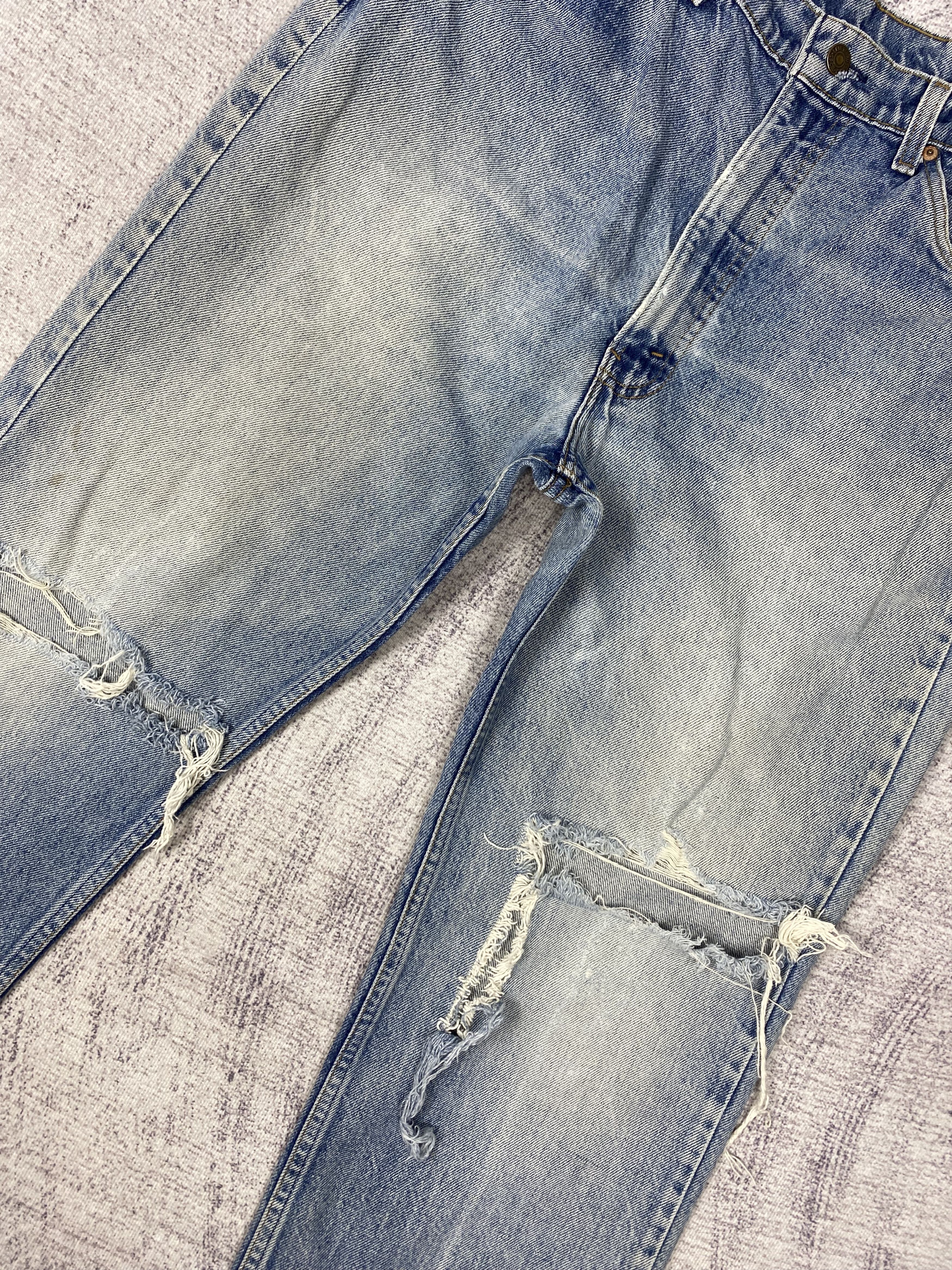 Levi's Vintage Levi's Distressed Blue Denim Jeans PT0481 Size US 38 / EU 54 - 2 Thumbnail