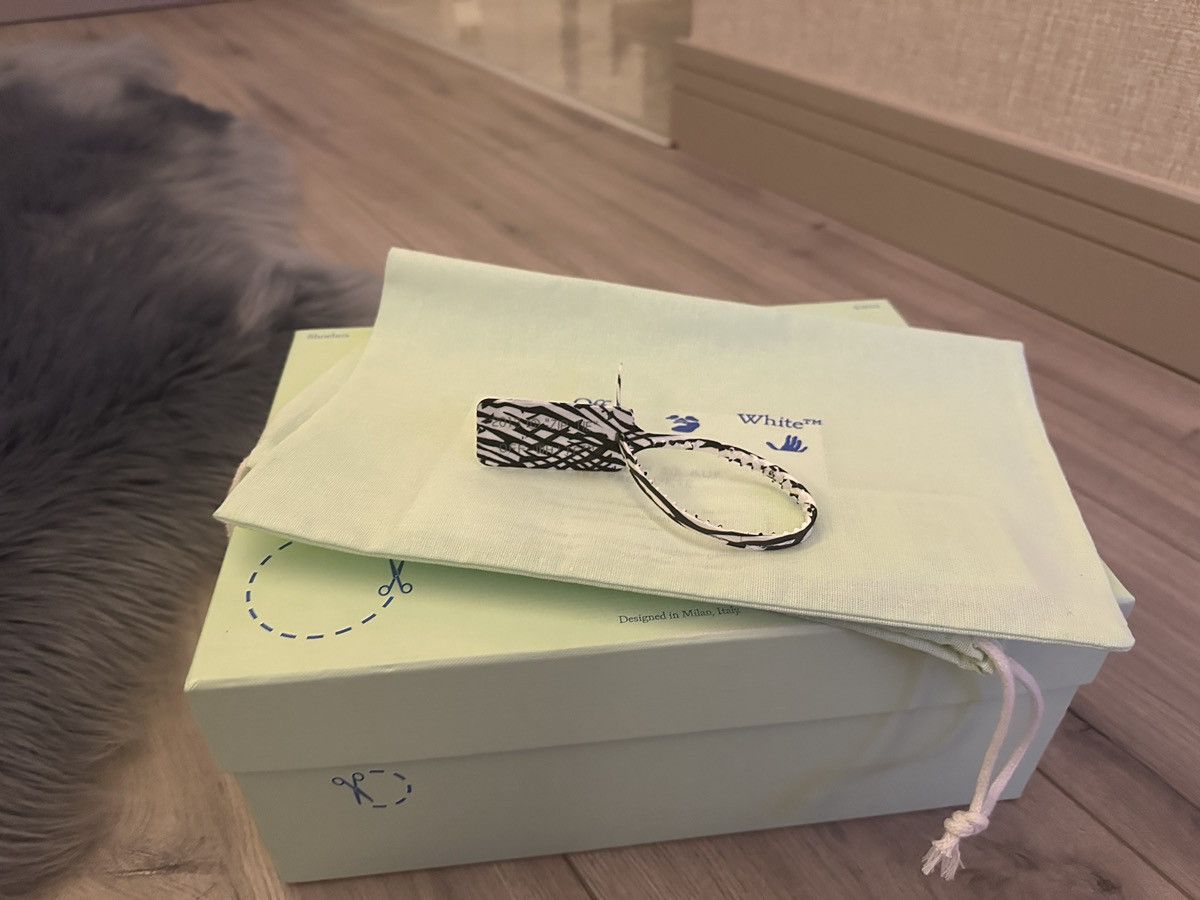 Off-White Off white zip tie tag Size 42 - 1 Thumbnail