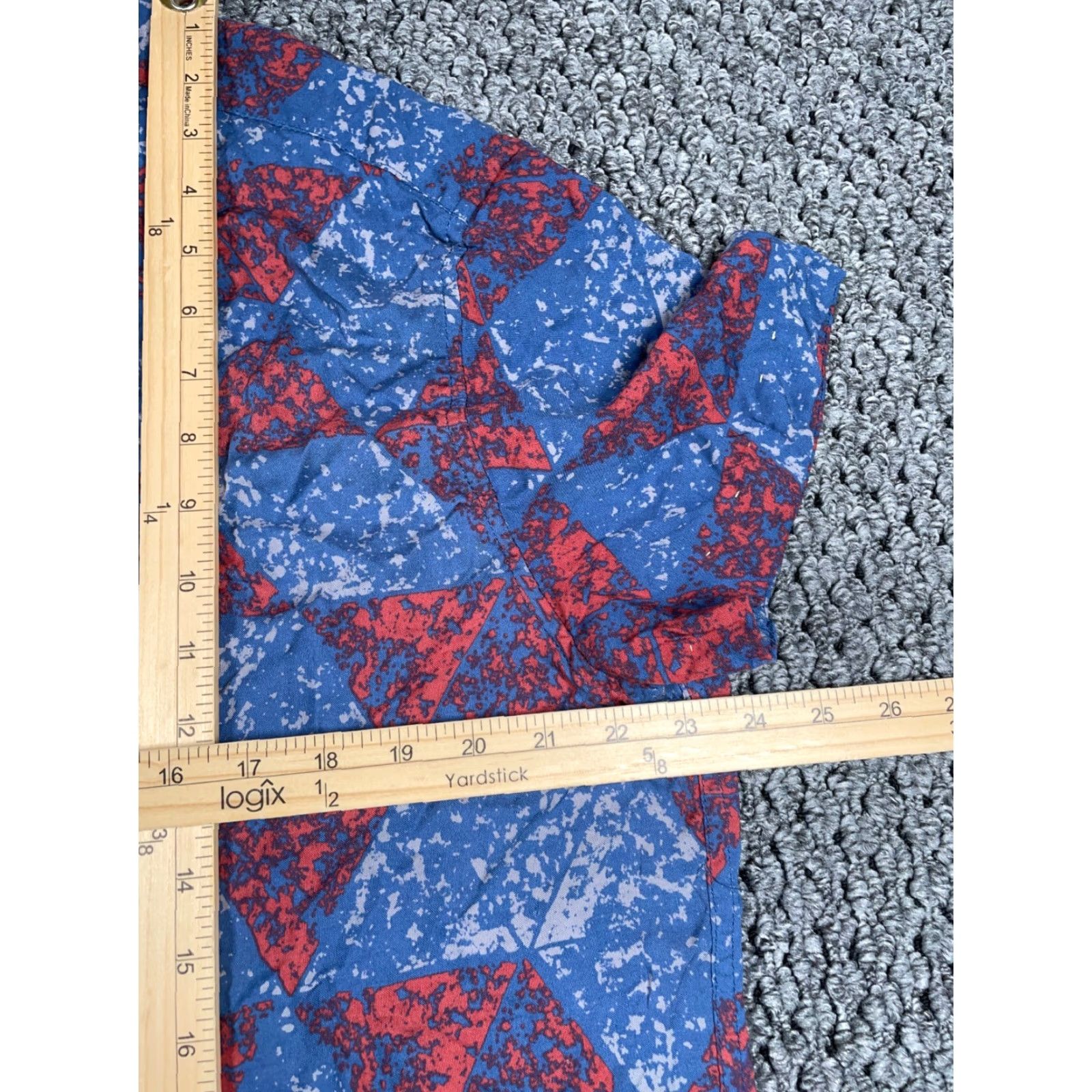 Aeropostale VINTAGE Aeropostale Short Sleeve Button Shirt Adult XL Men Blue Red Geometric Pattern 90s Casual Size US XL / EU 56 / 4 - 6 Thumbnail