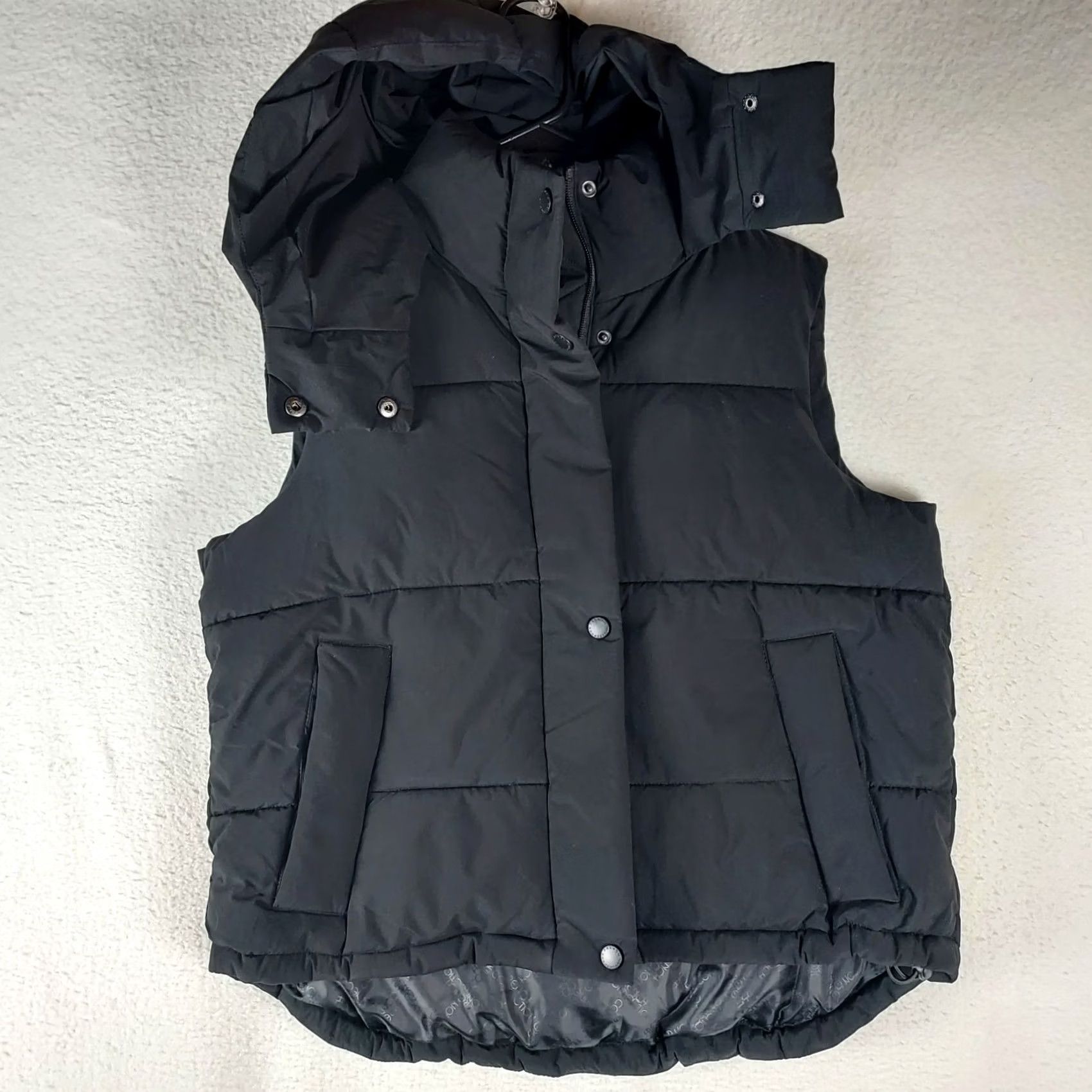 French Connection French Connection Puffer Vest Hooded Insulated Black Women S Small Outerwear, Casual Winter Fall Spring, Polyester Shell, Regular Fit, Vest Size S / US 4 / IT 40 - 2 Thumbnail