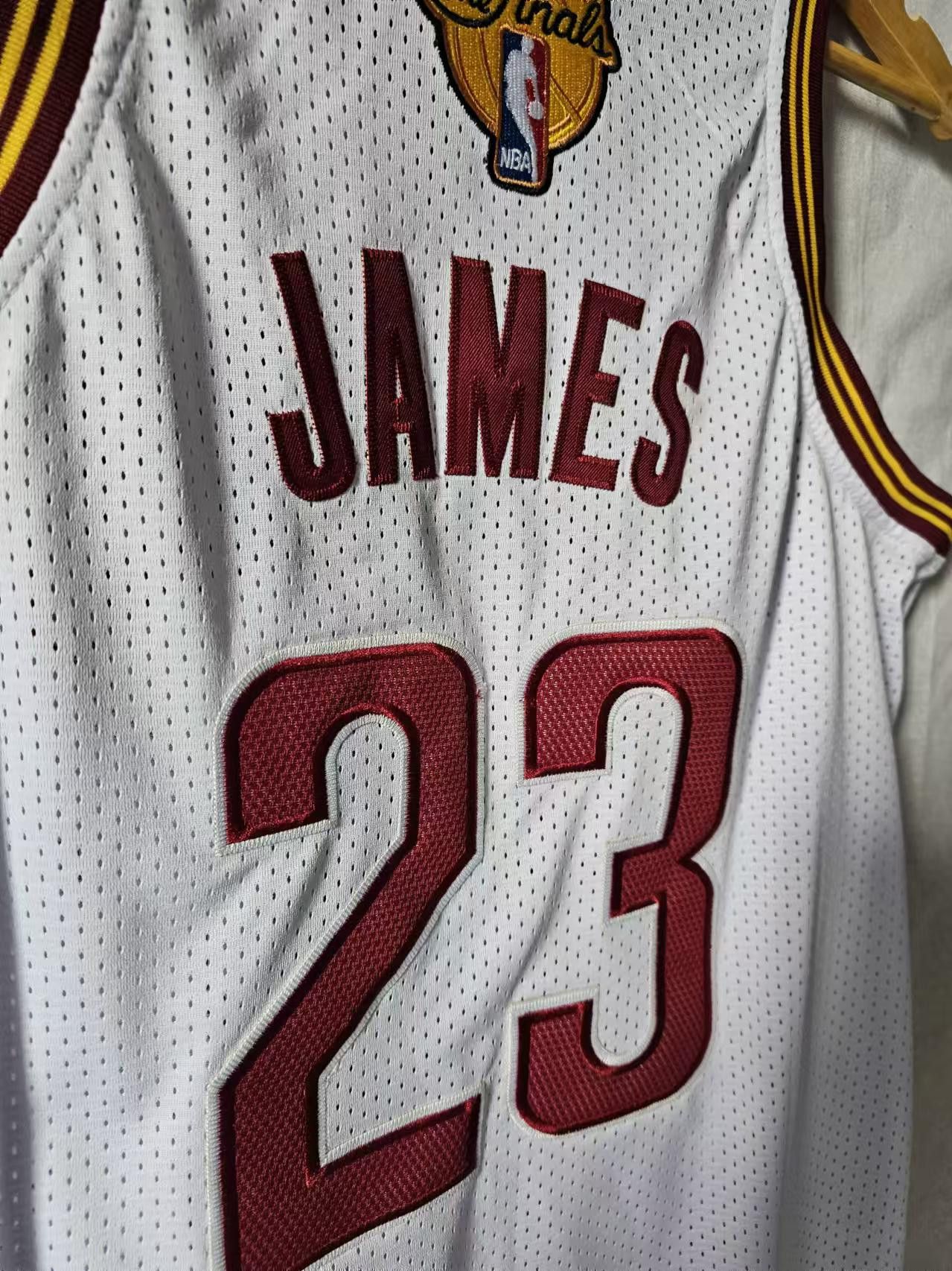 NBA Cleveland Cavaliers 23 LeBron James Jersey L Size US L / EU 52-54 / 3 - 4 Thumbnail
