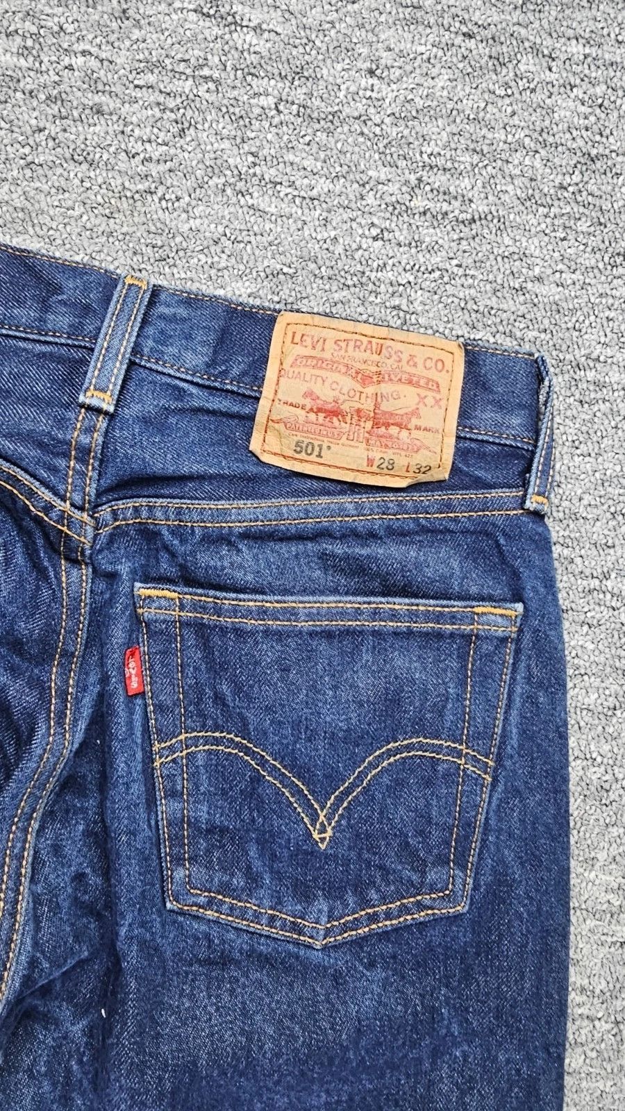 Levi's Levi's 501 Original Fit Dark Wash Jeans W28 L32 Button Fly Size US 28 / EU 44 - 6 Thumbnail