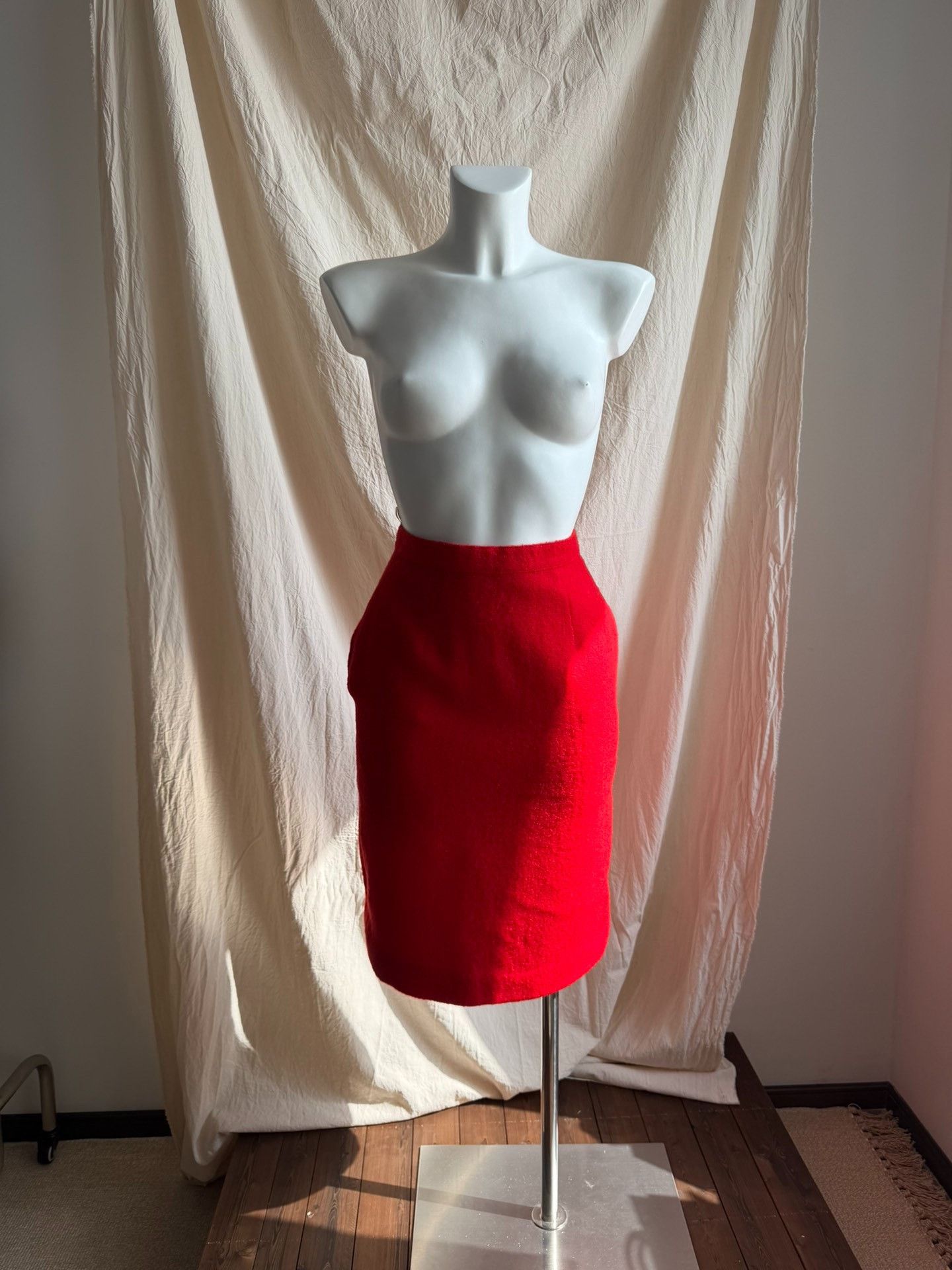 Issey Miyake ISSEYsport Red Wool Midi Skirt Size 25" / US 0 / IT 36 - 1 Thumbnail