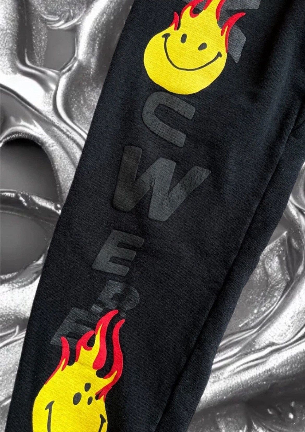 READYMADE READYMADE®⚡️Size M Come as you are Flaming smiley sweat pants Size US 32 / EU 48 - 5 Thumbnail