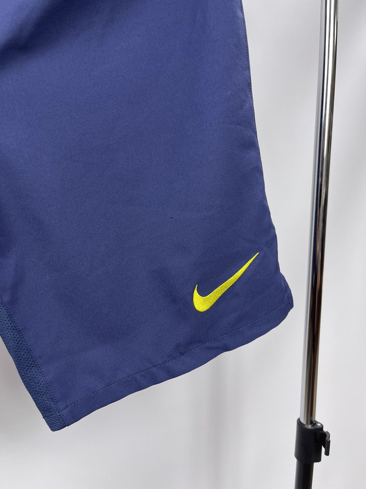 Nike × Vintage BARCELONA 2013 2014 HOME FOOTBALL SOCCER SHORTS NIKE SIZE S Size US 32 / EU 48 - 4 Thumbnail