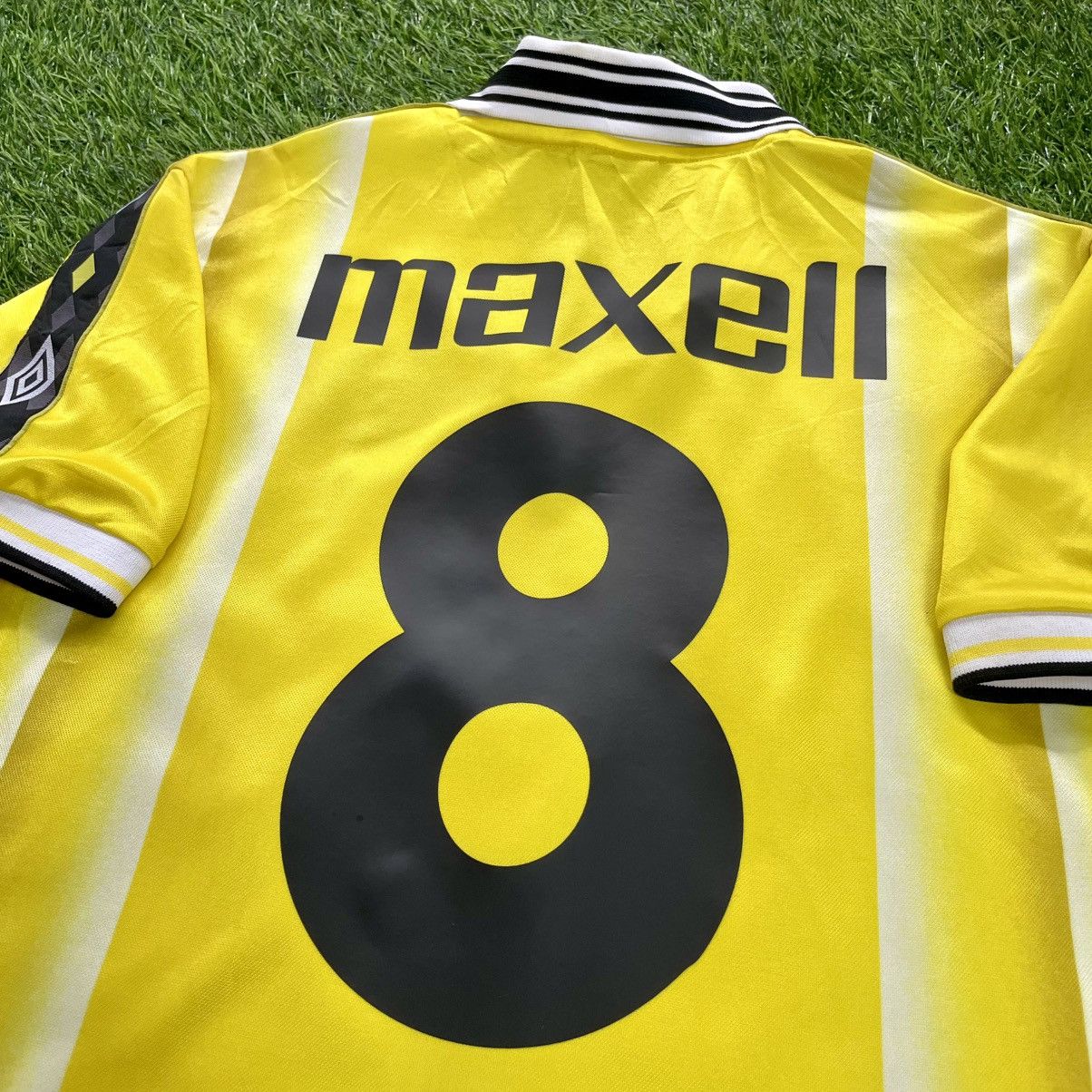 Umbro × Vintage Umbro Kashiwa Reysol Home 1999 Stoichkov #8 Soccer Jersey Size US L / EU 52-54 / 3 - 11 Thumbnail