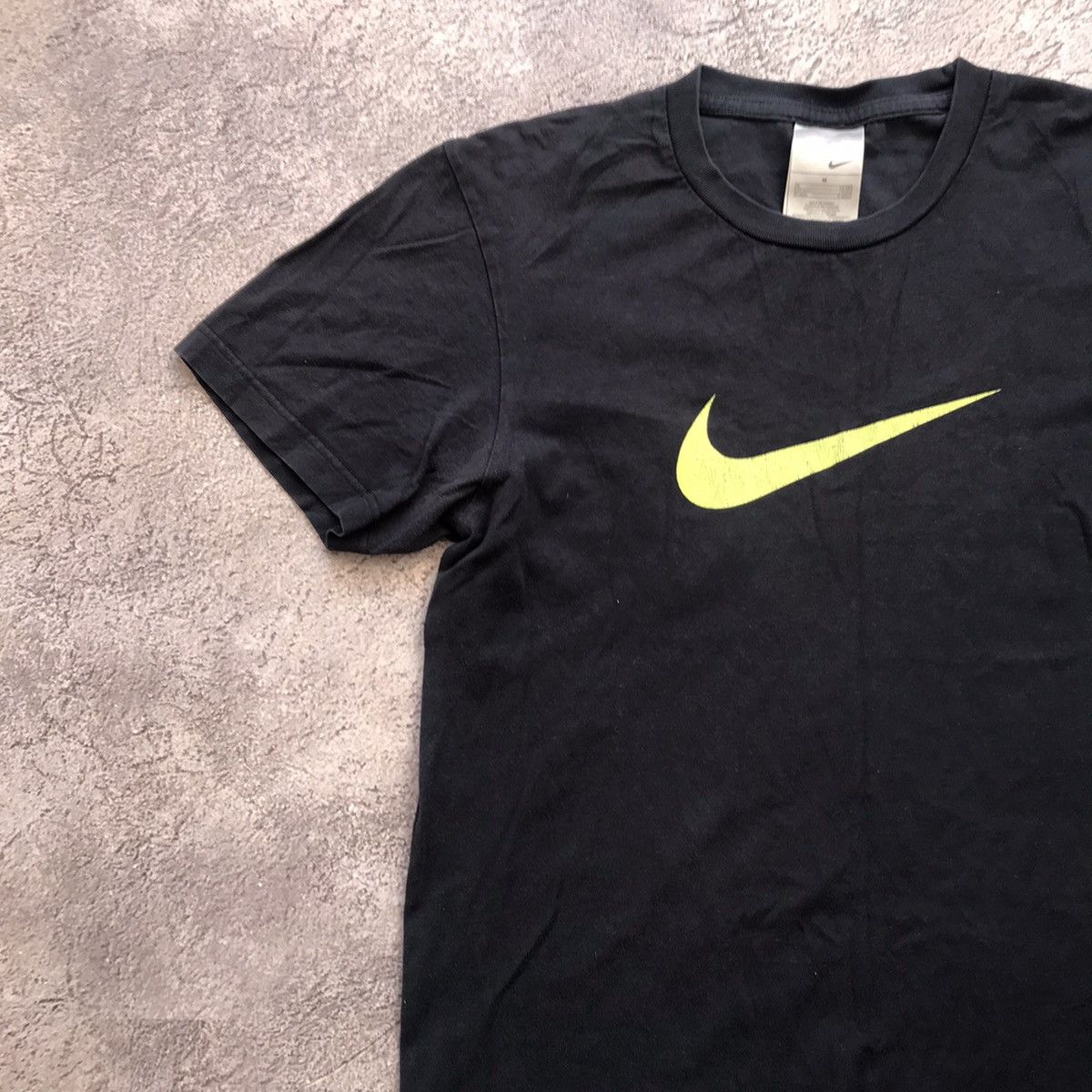 Vintage Vintage Nike Swoosh Tee Y2K Streetwear Black Small Logo M Size US M / EU 48-50 / 2 - 3 Thumbnail