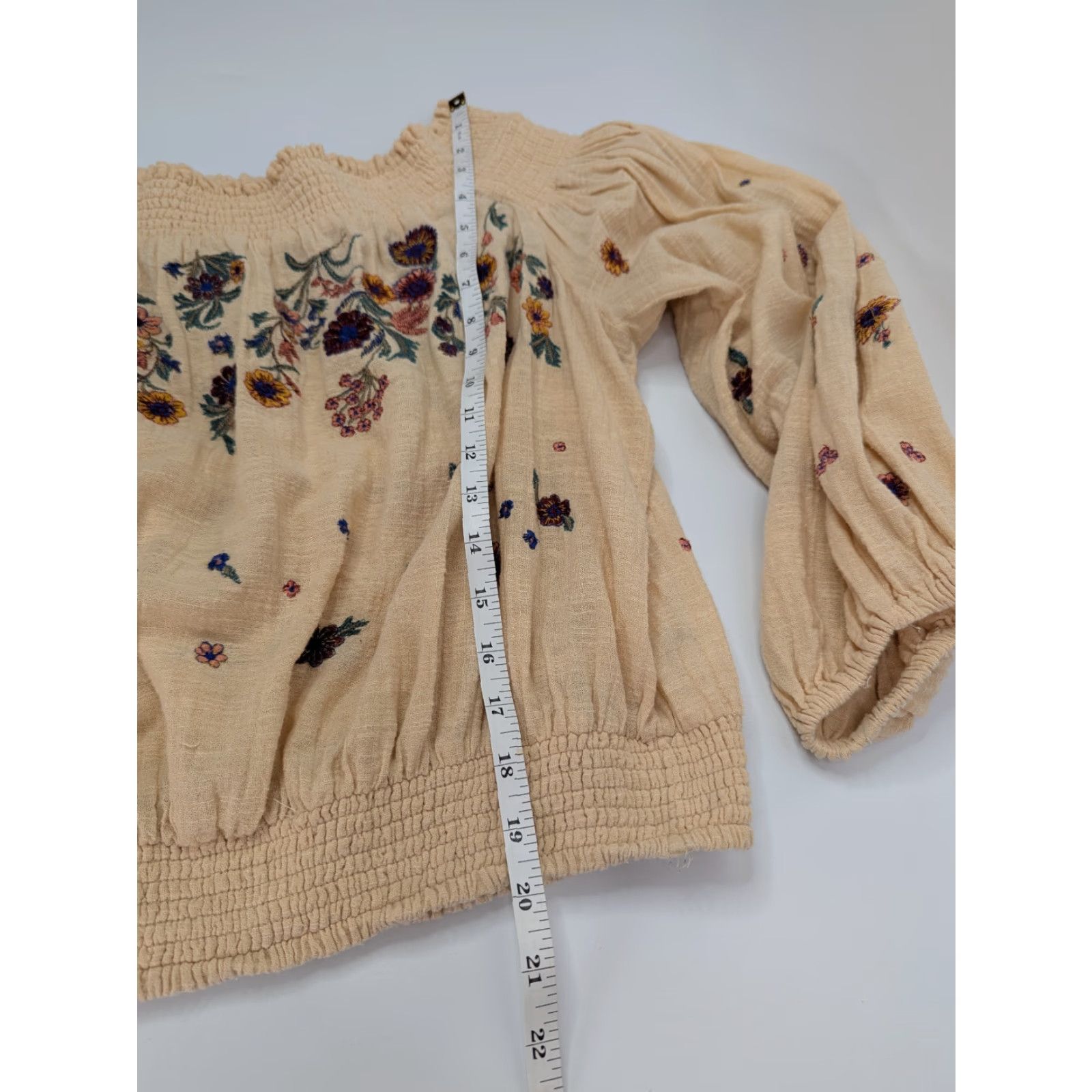 Free People Free People Saachi Embroidered Smocked Off Shoulder Boho Crop Top Womens Large Beige Floral Size L / US 10 / IT 46 - 4 Thumbnail