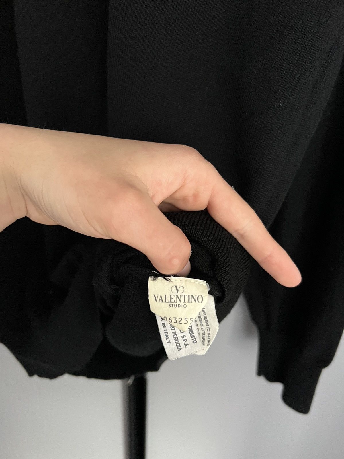 Valentino Vintage Valentino Black Sweater Size US L / EU 52-54 / 3 - 8 Thumbnail