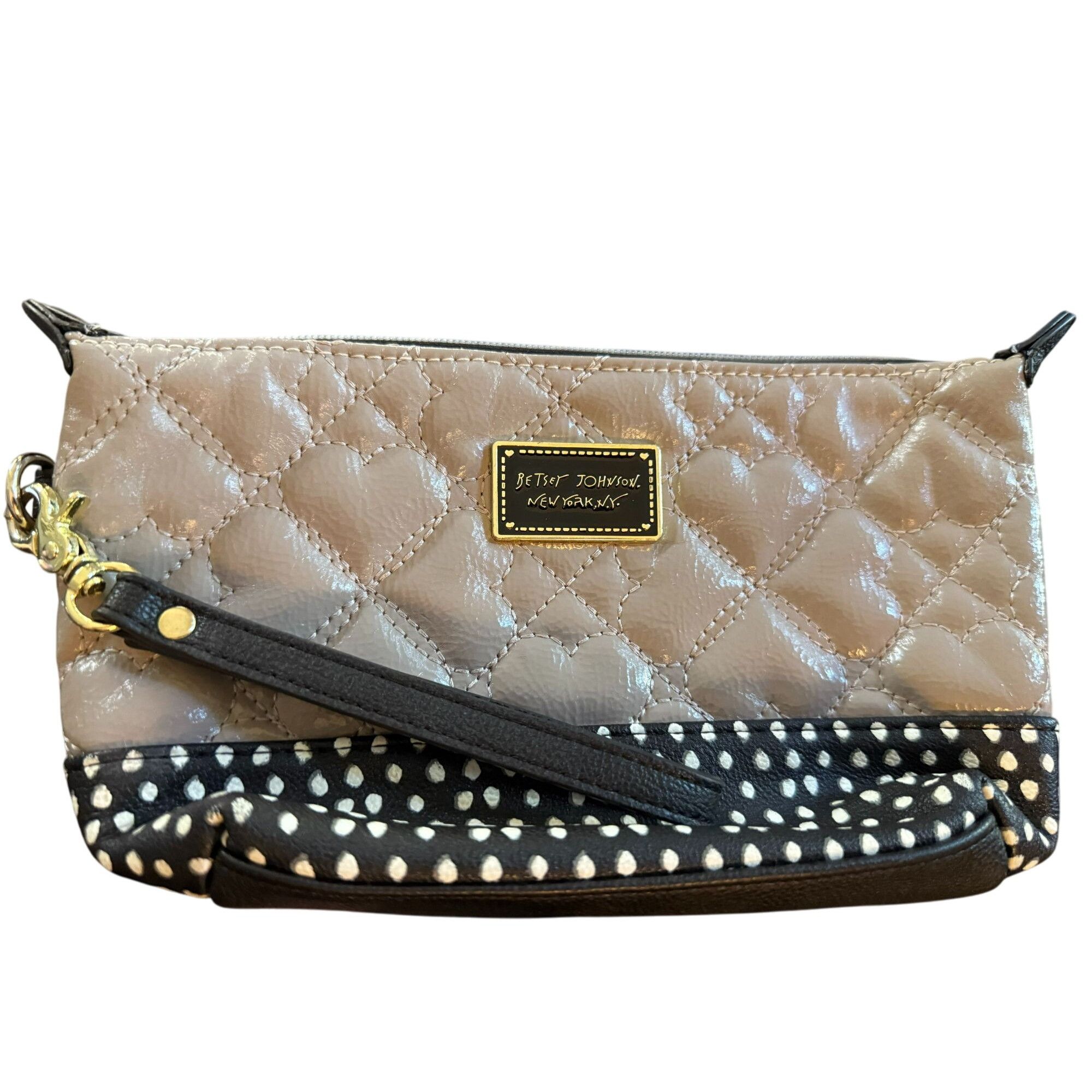 Betsey Johnson Betsey Johnson Quilted Heart Wristlet Beige and Black With P Size ONE SIZE - 1 Thumbnail