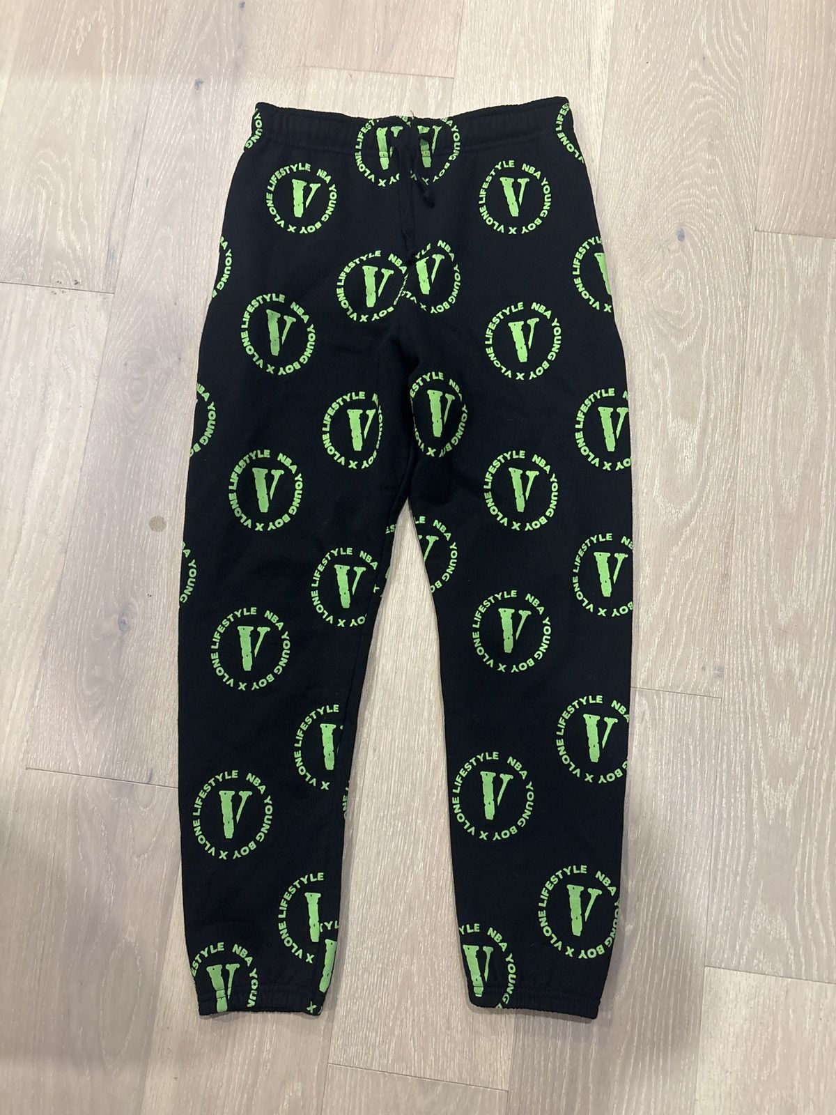 Vlone Vlone x NBA Youngboy Vlone lifestyle crossroads sweats Size US 28 / EU 44 - 1 Thumbnail