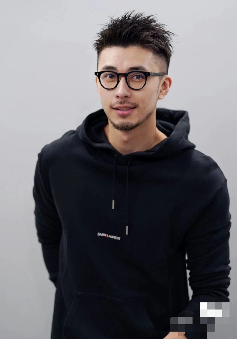 Saint Laurent Paris saint laurent parisBlack small logo hoodie 2503-Nextarrow Size US M / EU 48-50 / 2 - 1 Thumbnail