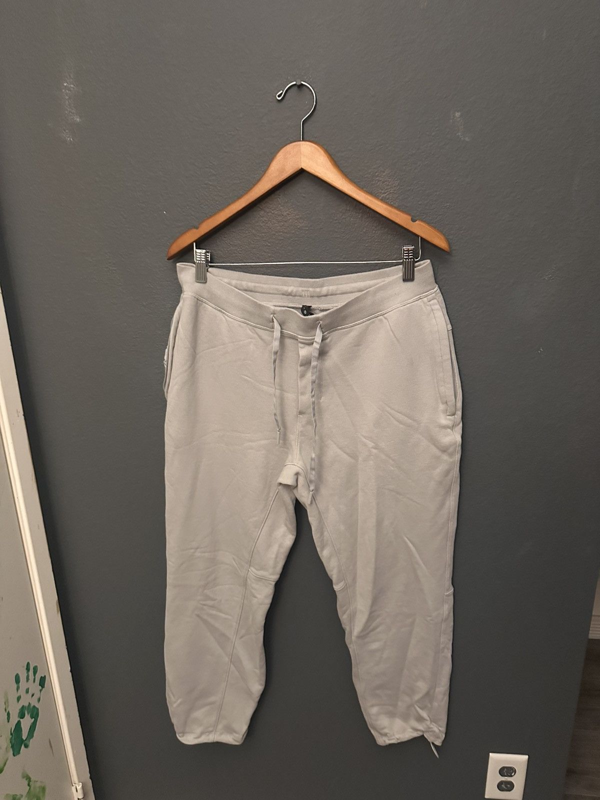 Lululemon Lululemon joggers Size US 36 / EU 52 - 1 Thumbnail