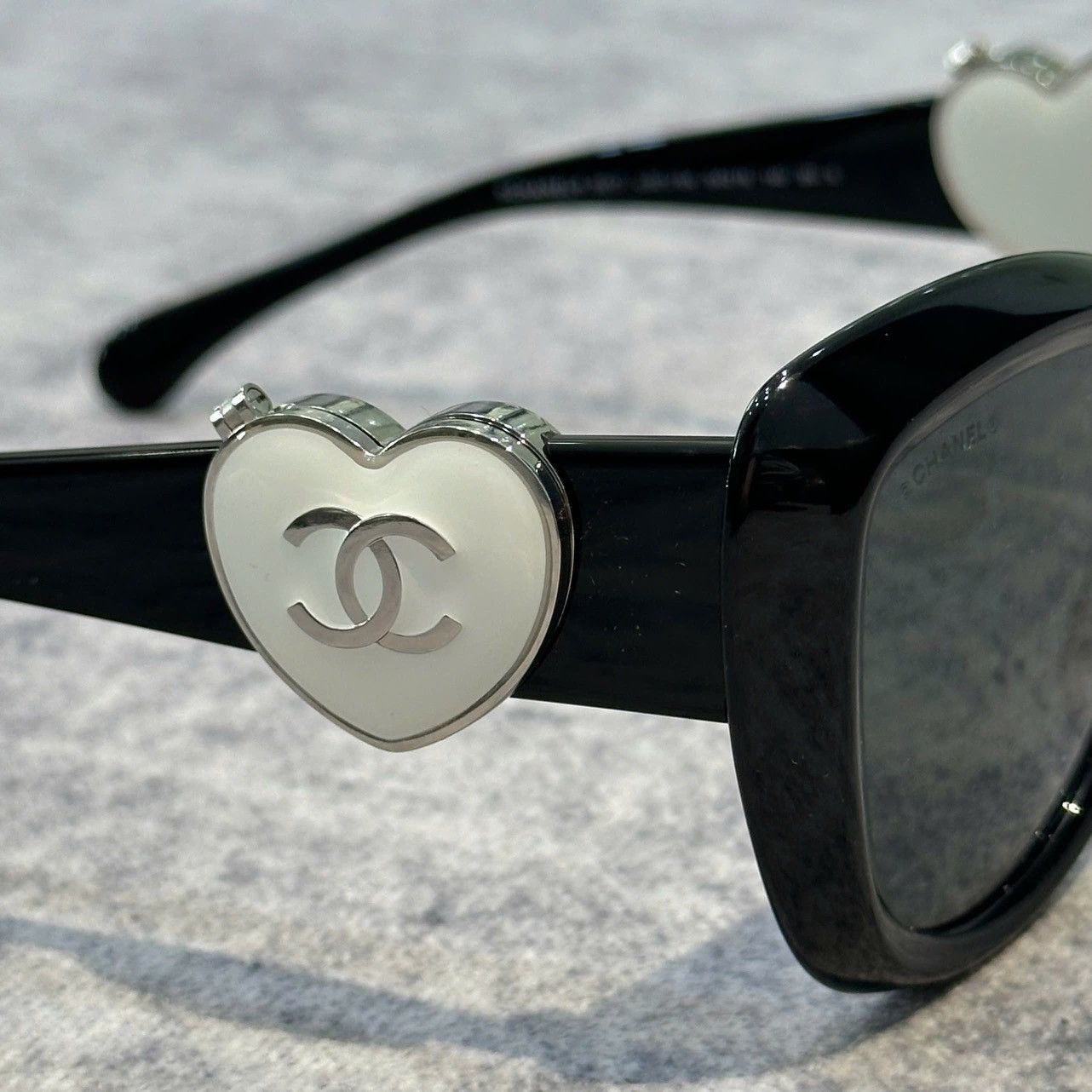Chanel Chanel 0CH5517 C510S4 Size ONE SIZE - 5 Thumbnail