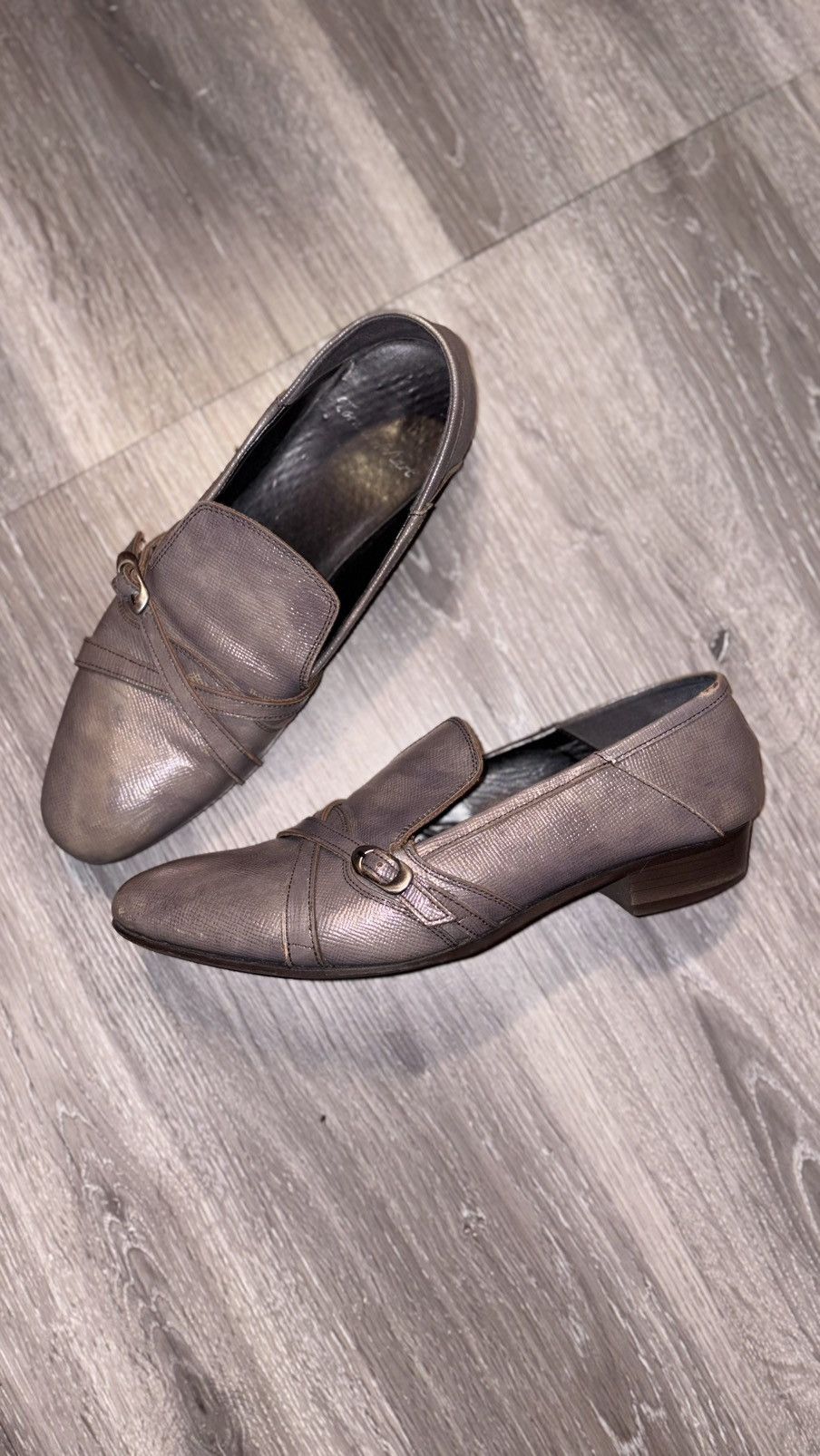 靴 TORNADO MART - dress shoes TORNADO MART @tornadomart.official Red Leather Buckle Slip