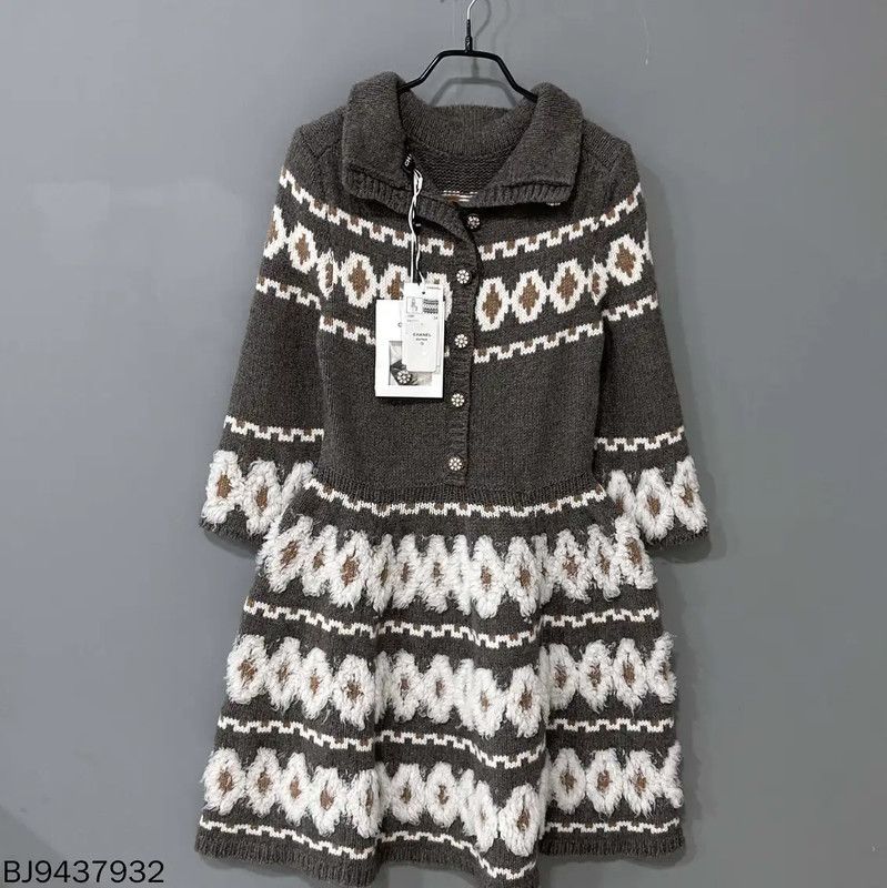 Chanel Chanel Brown Knit Dress with Pattern 0089 Size ONE SIZE - 1 Thumbnail