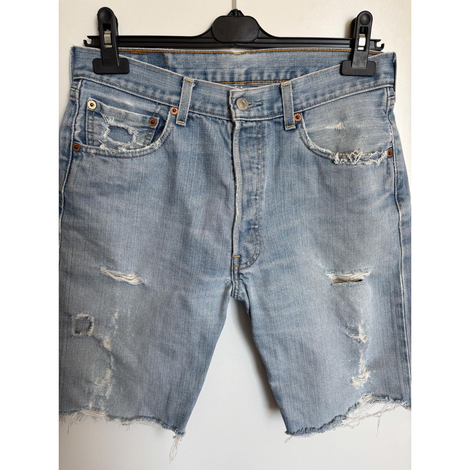 Levi's Levi's 501 Shorts 32x34 Light Wash Distressed Back Print Size US 32 / EU 48 - 4 Thumbnail