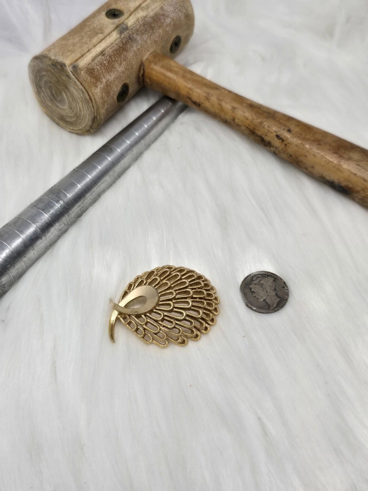 Other Vintage Signed Crown Trifari Goldtone Peacock Tail Brooch Size ONE SIZE - 2 Thumbnail