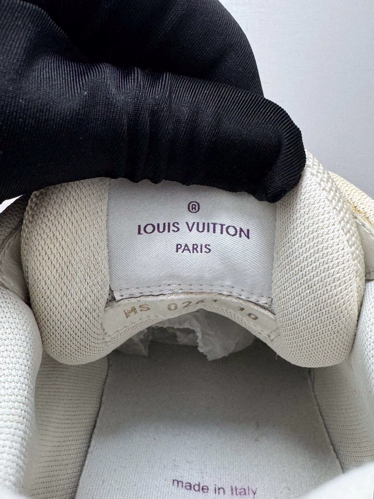 Louis Vuitton Louis Vuitton (LV) men's white and purple trainer sneakers Size US 11 / EU 44 - 8 Thumbnail