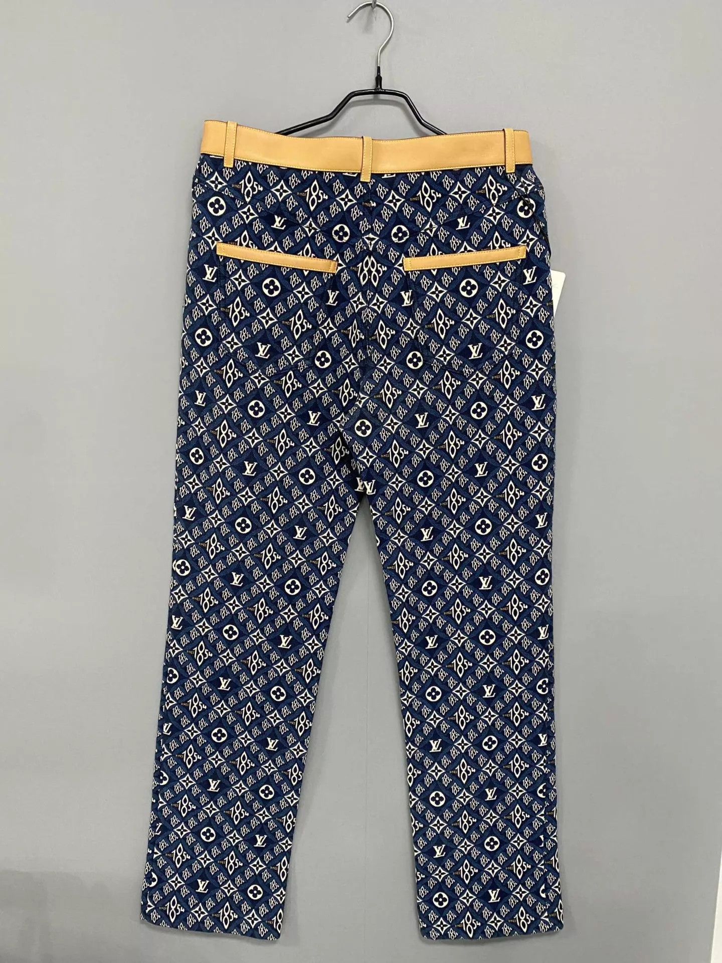 Louis Vuitton Louis Vuitton 1854 Monogram All-Over Print Jeans Size 28" / US 6 / IT 42 - 1 Thumbnail