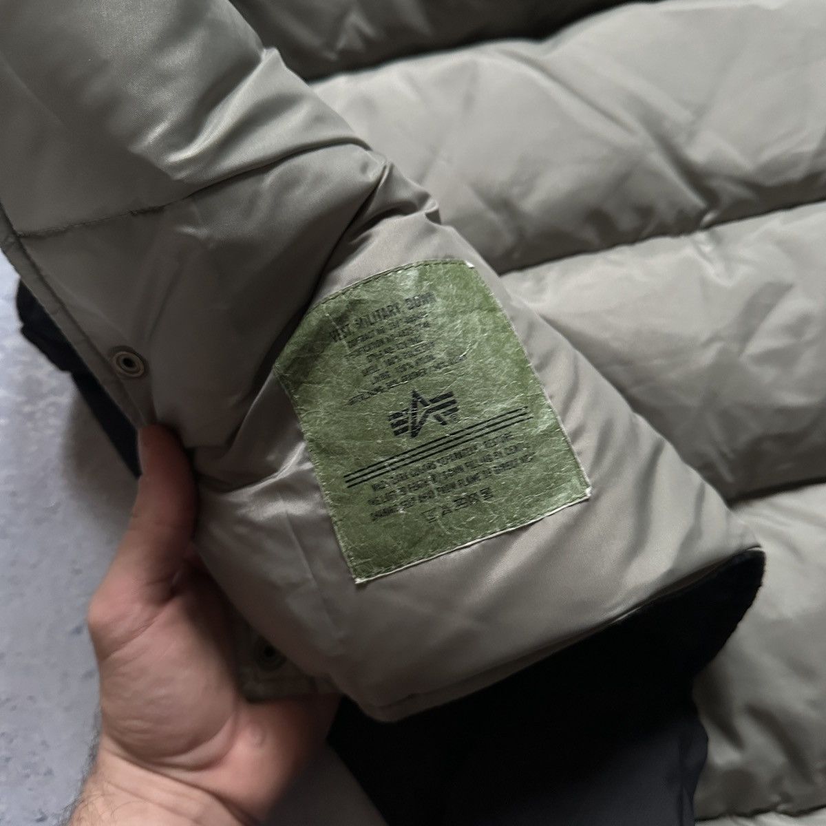 Alpha Industries Vintage Alpha Industries Cropped Puffer Down Vest Womens XS Size XS / US 0-2 / IT 36-38 - 17 Thumbnail